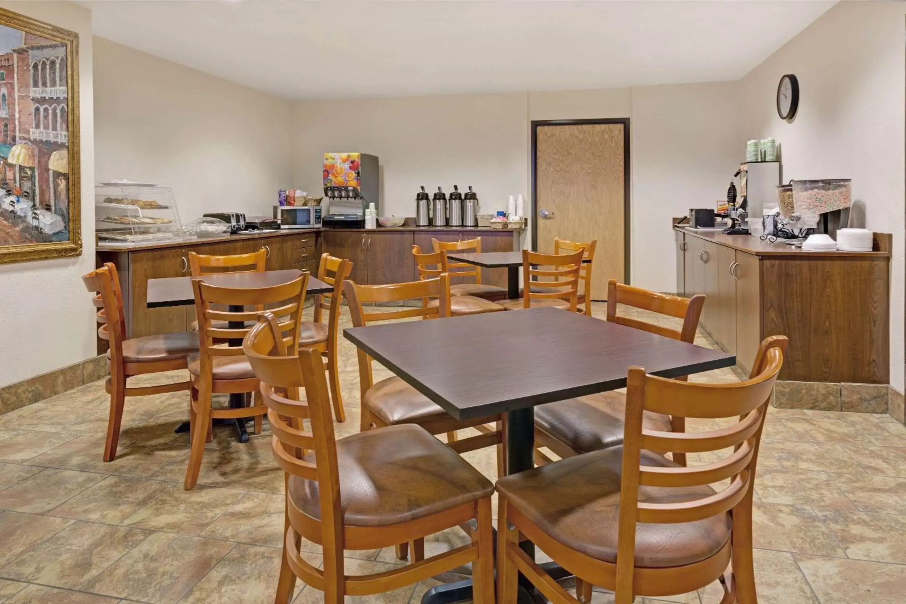 Restaurant/Places to Eat in Microtel Inn & Suites Cheyenne