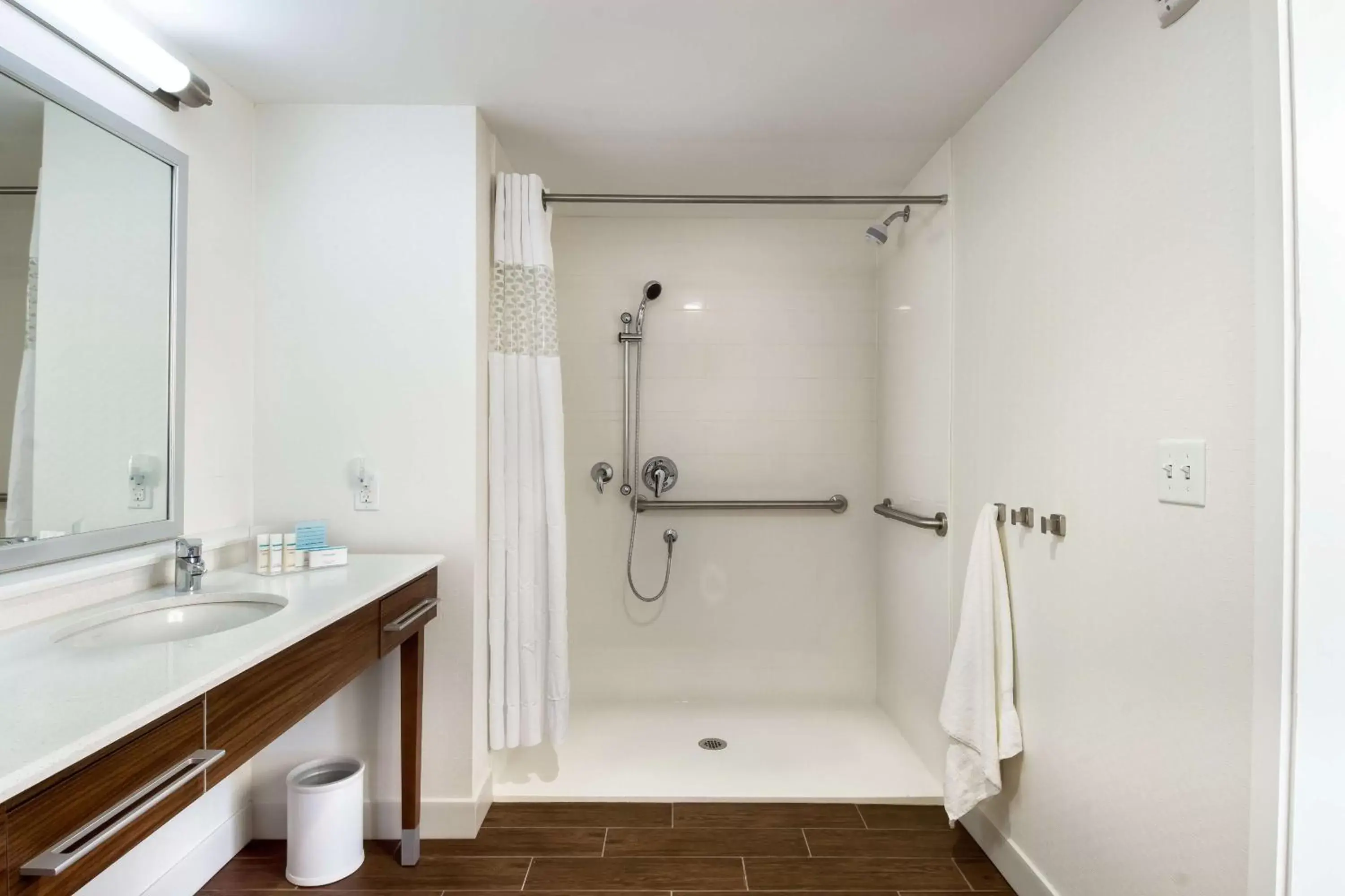 Bathroom in Hampton Inn and Suites Clearwater Beach