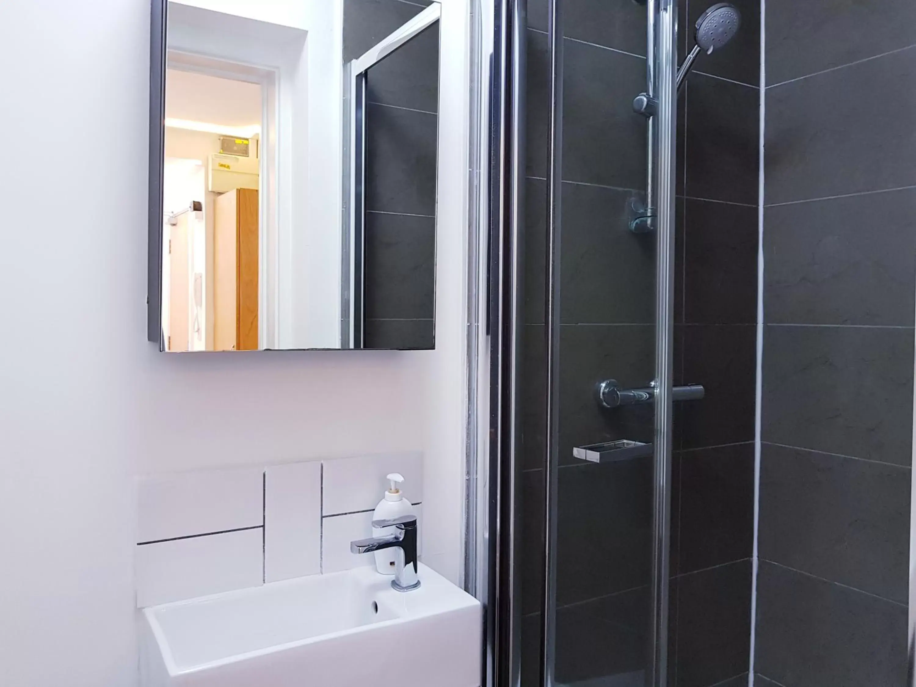 Shower, Bathroom in London Stay Apartments
