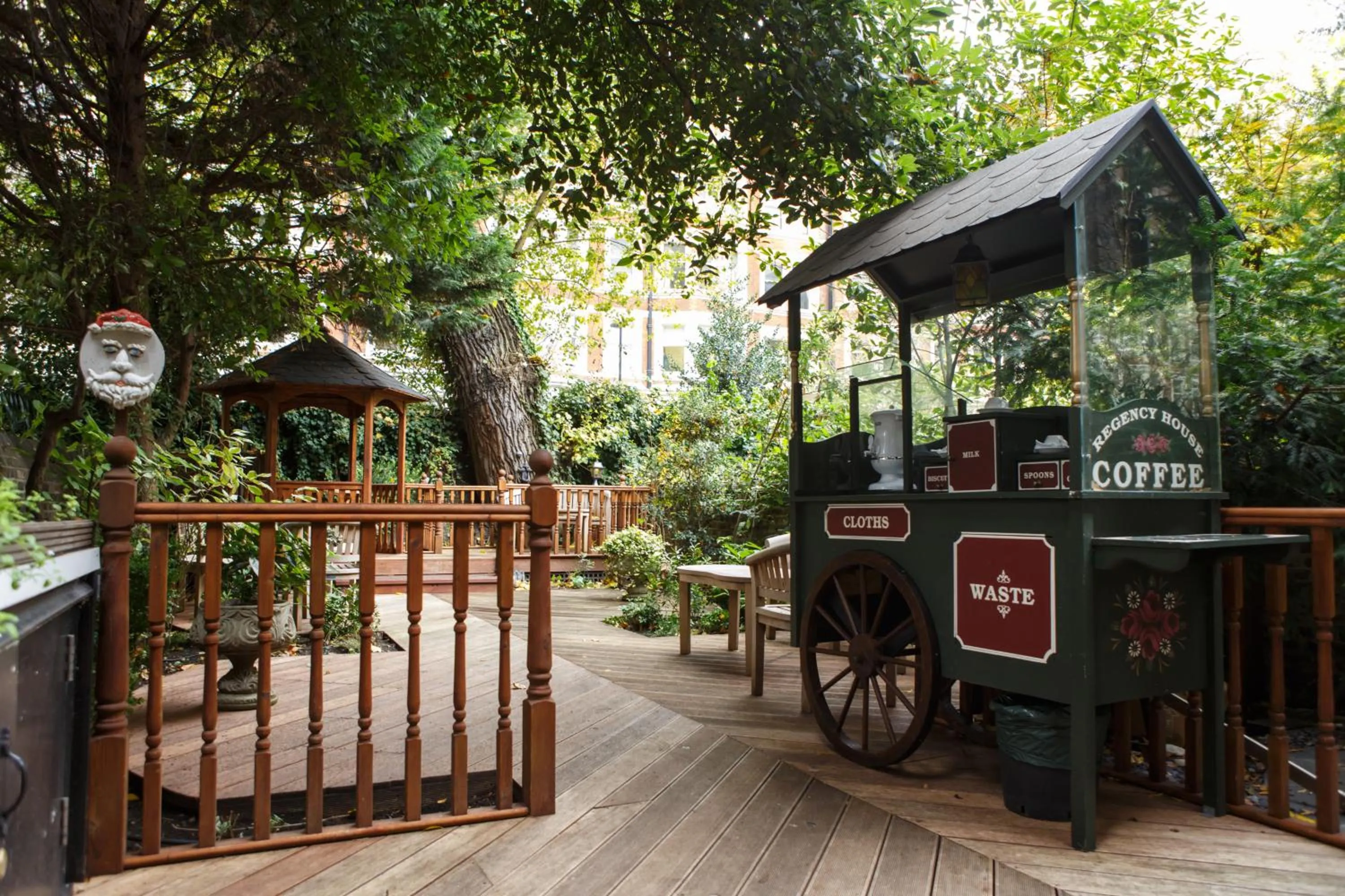 Garden in Regency House Hotel