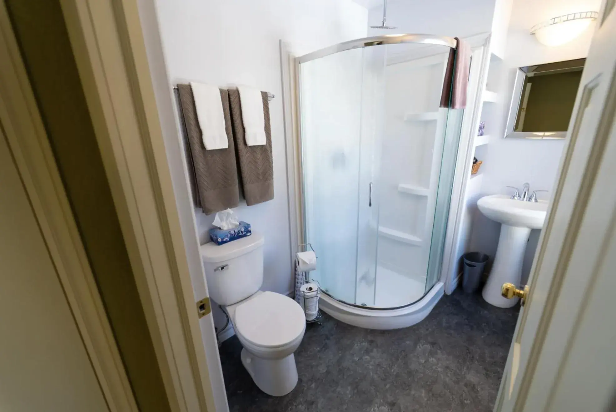 Bathroom in The Maple Inn