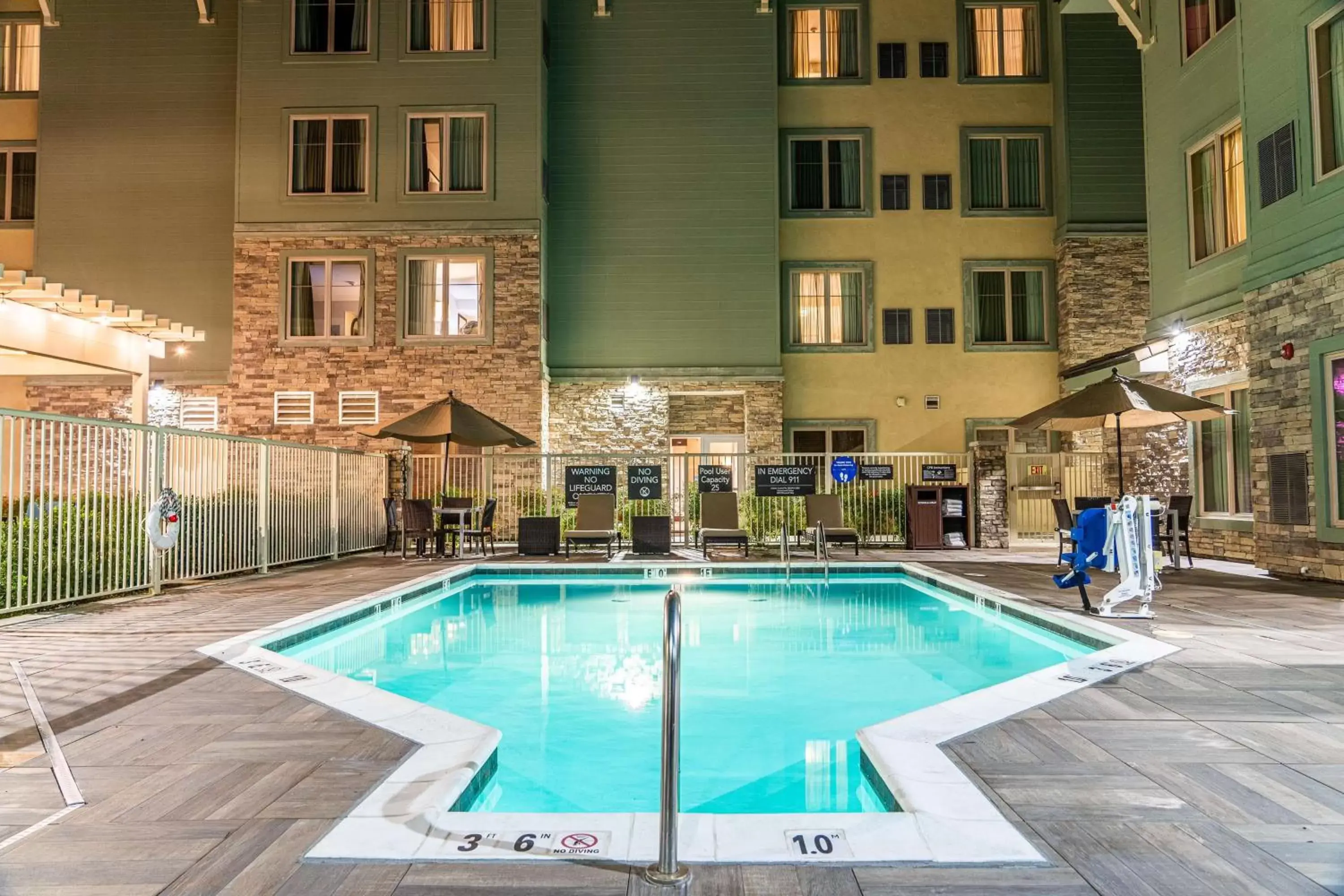 Property building, Swimming Pool in Homewood Suites by Hilton Pleasant Hill Concord