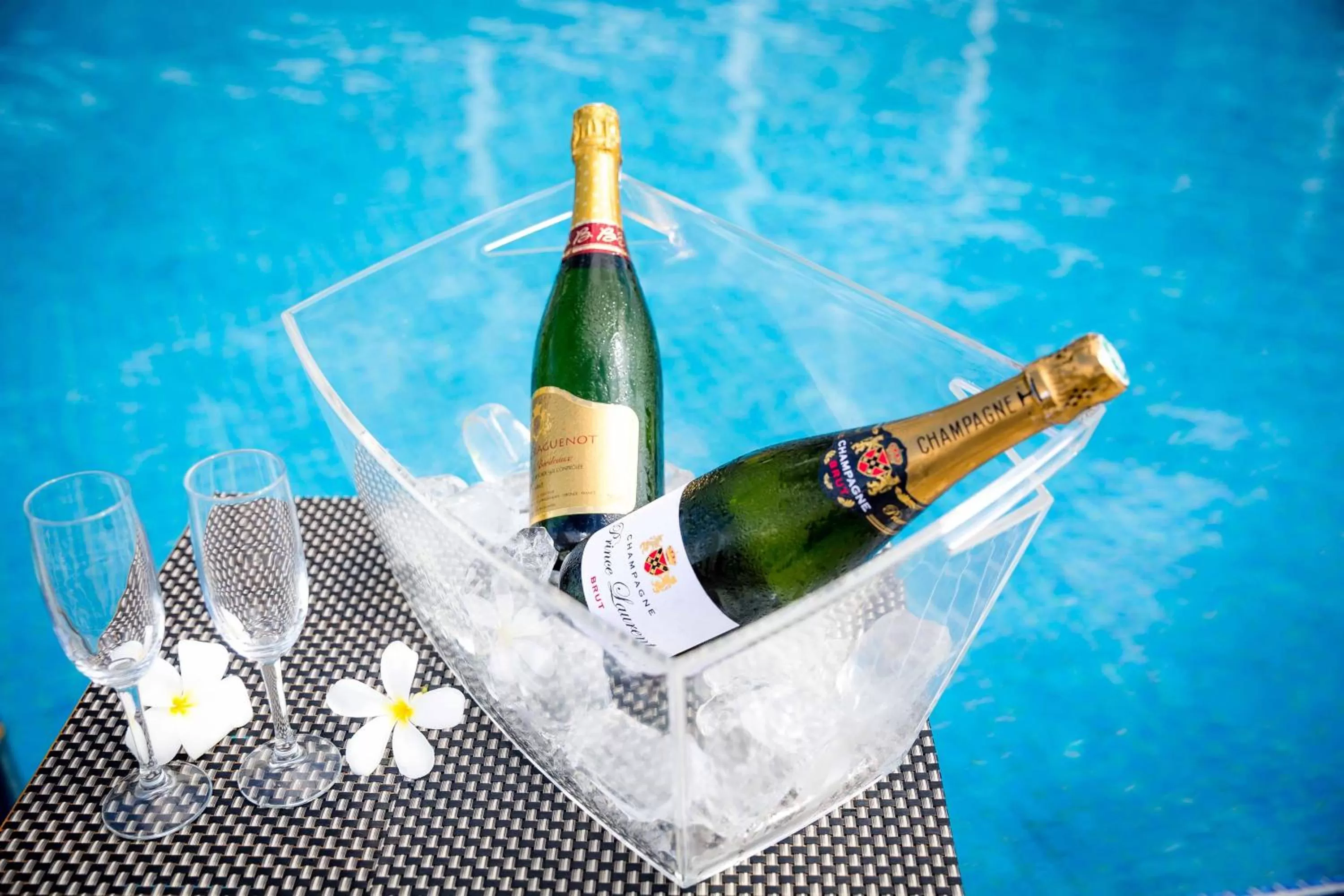 Restaurant/places to eat in KEP BAY HOTEL & RESORT