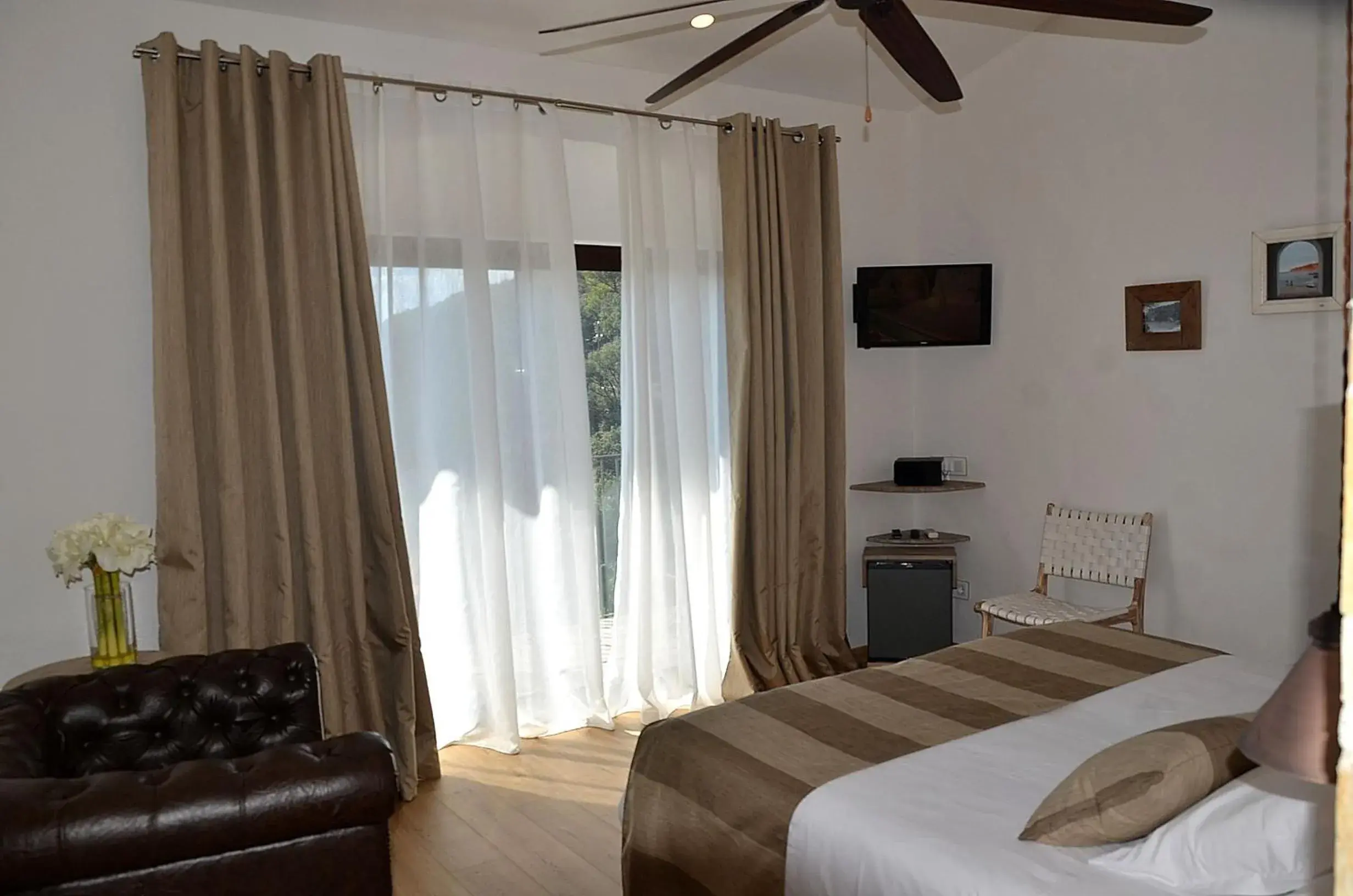 Photo of the whole room, Bed in Hotel Galena Mas Comangau