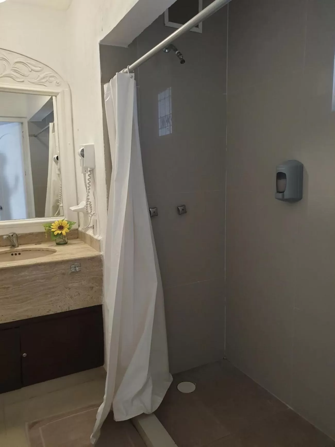 Bathroom in Cancun Beach&Sunrise