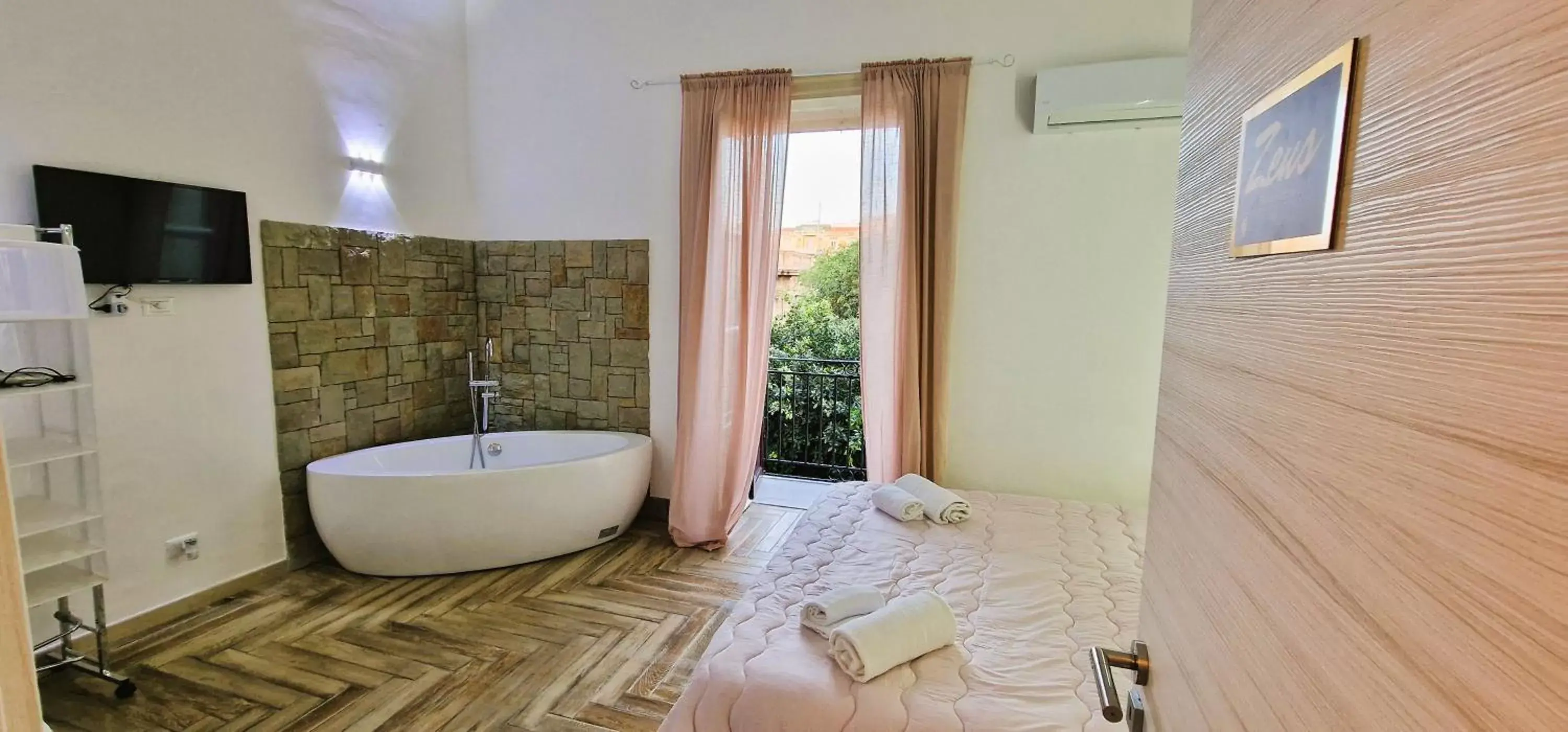 Balcony/Terrace, Bathroom in Calypso Il Binario Elegance