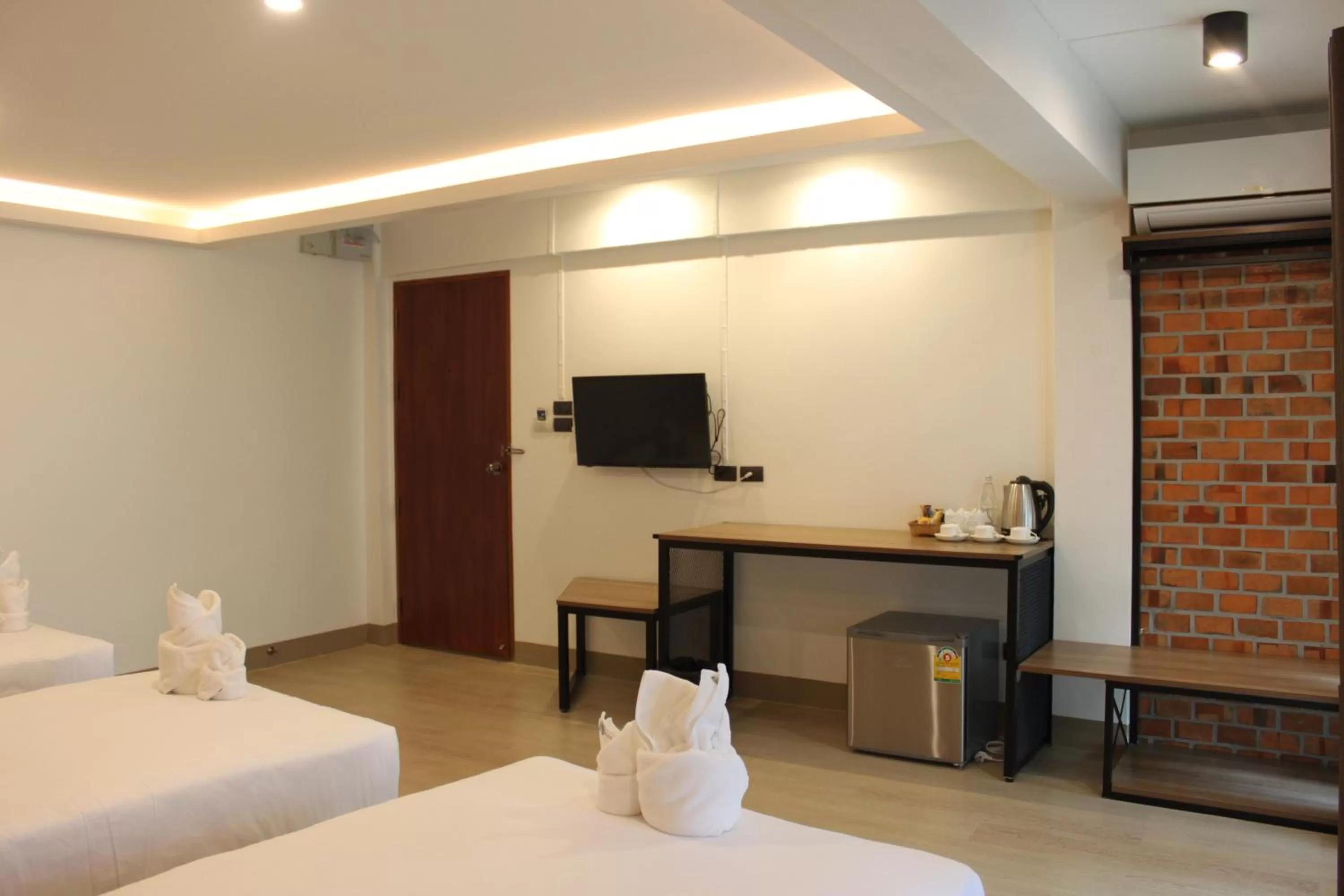 TV and multimedia, Bed in The Old City Wall Inn