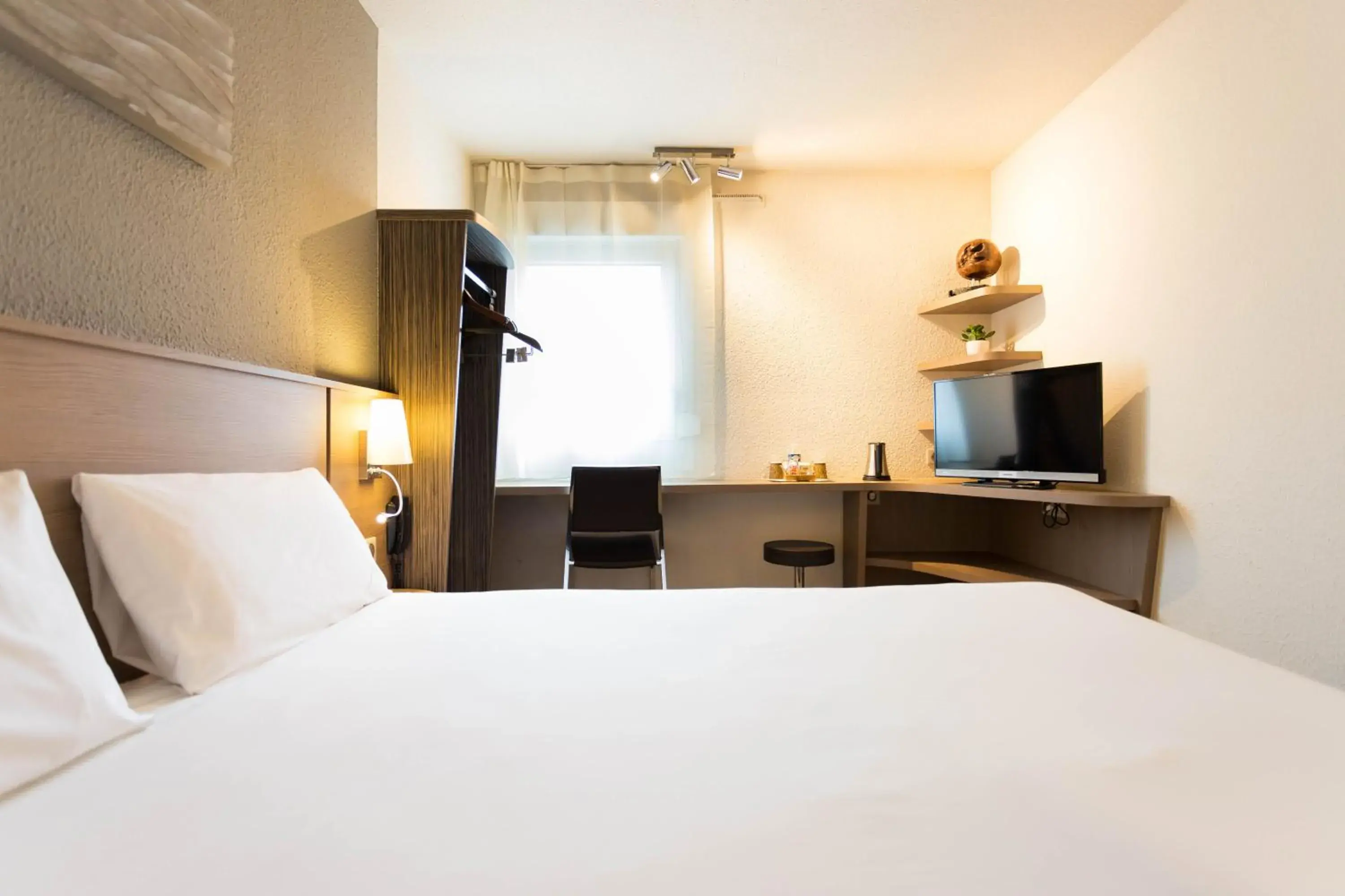 Photo of the whole room, Bed in ibis Styles Strasbourg Nord Palais des Congr