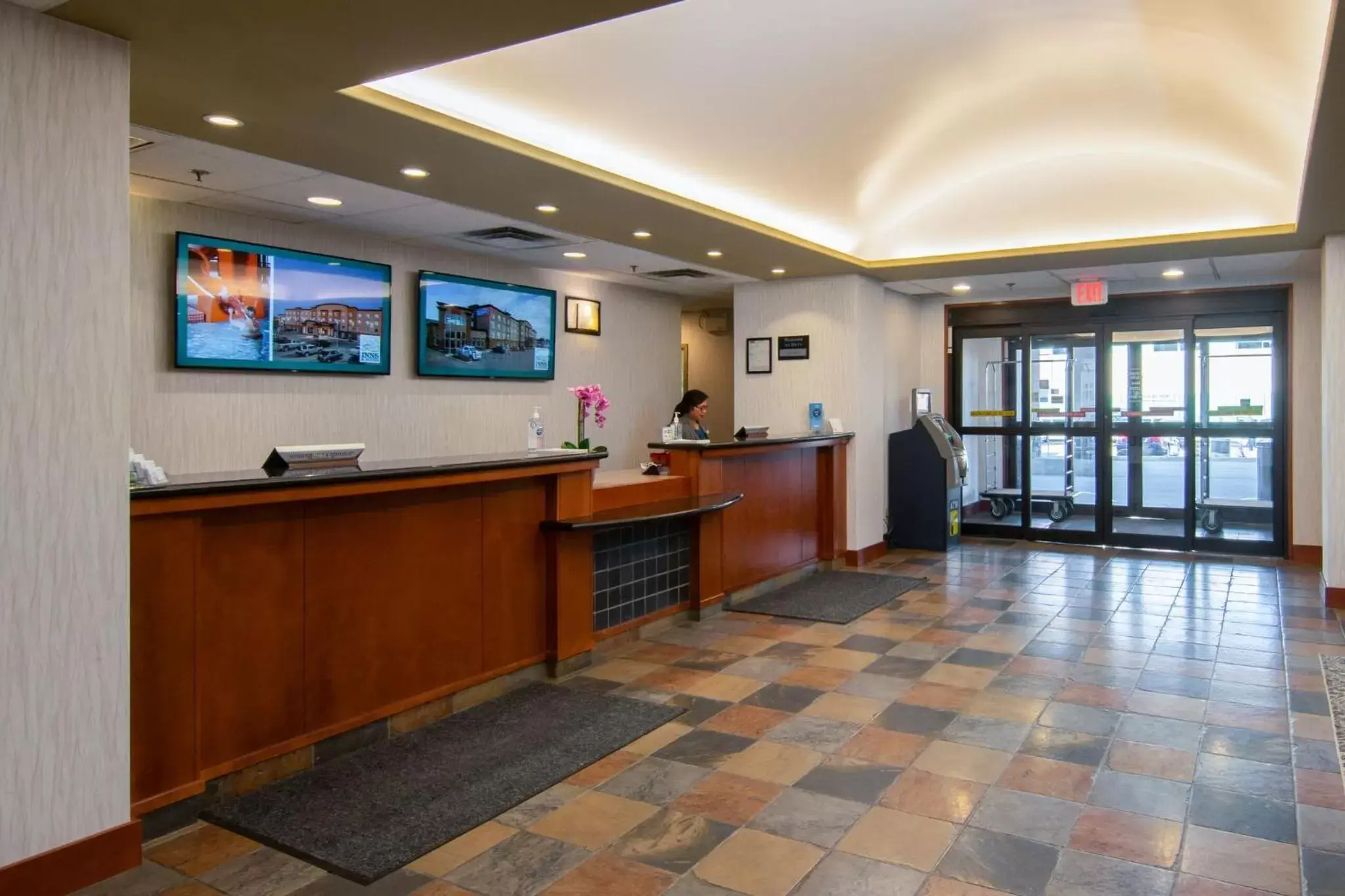 Lobby or reception, Lobby/Reception in SureStay Plus by Best Western Calgary South East