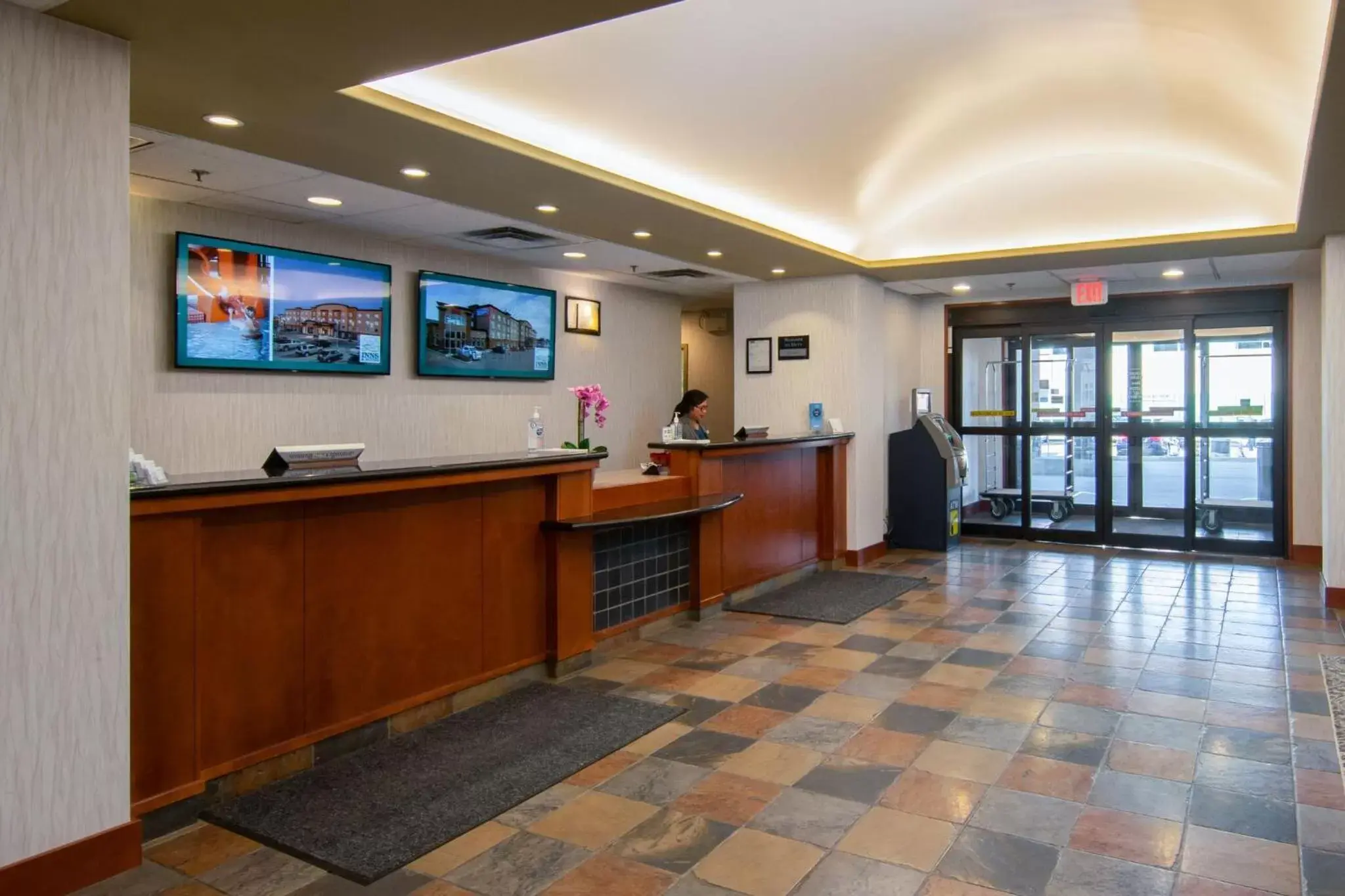 Lobby or reception in Service Plus Inns and Suites Calgary Lobby or reception in Service Plus Inns and Suites Calgary