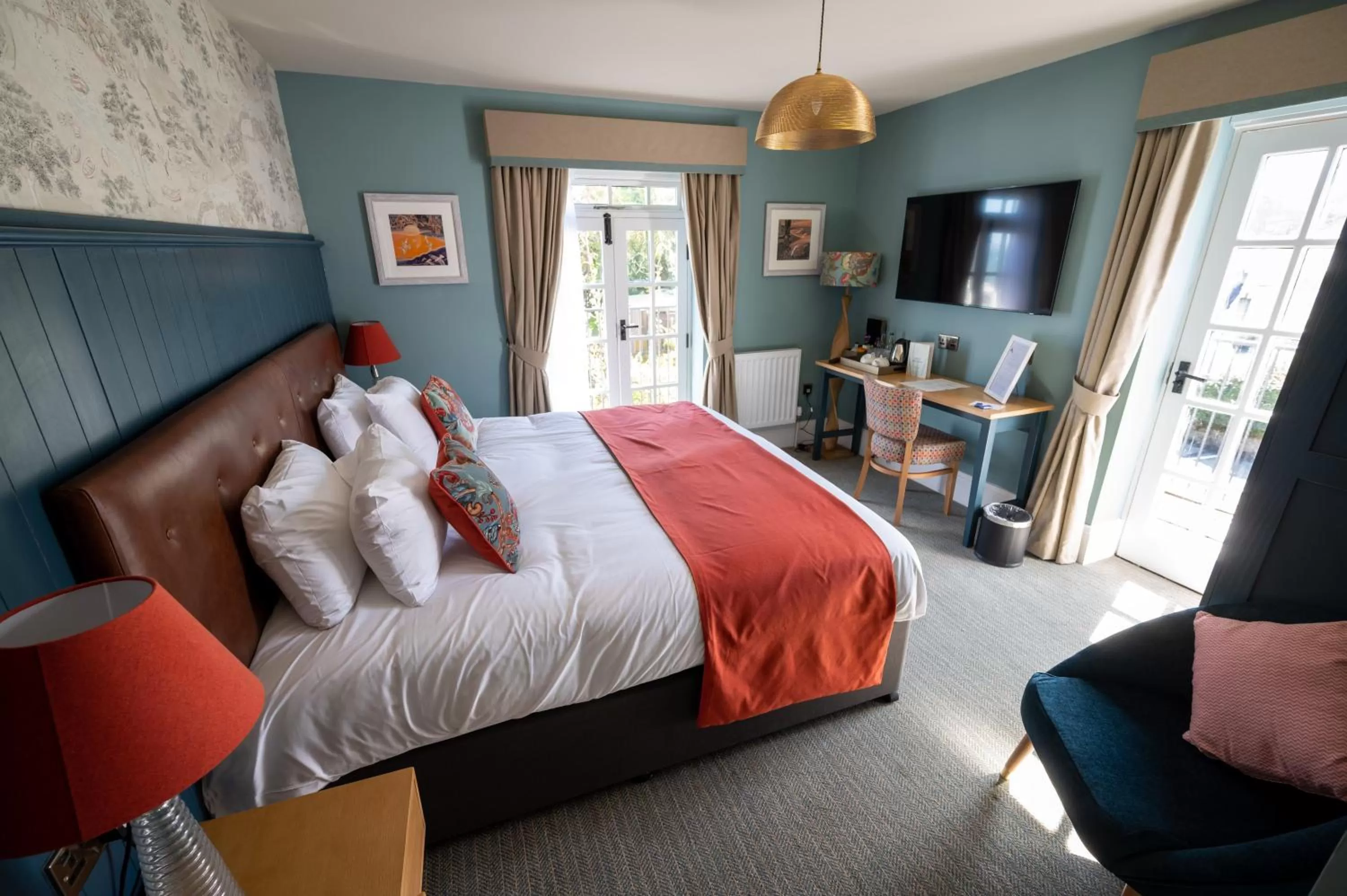 Bedroom, Bed in Victoria Hotel by Chef & Brewer Collection