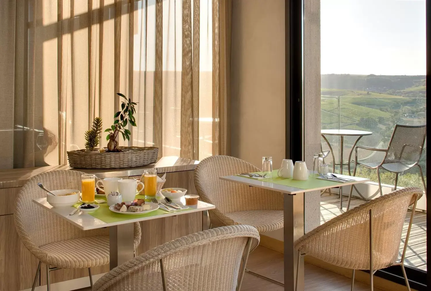 Continental breakfast, Restaurant/Places to Eat in Le Panoramic