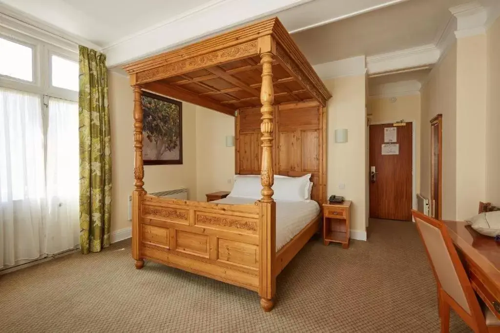 Bed in Lismoyne Hotel