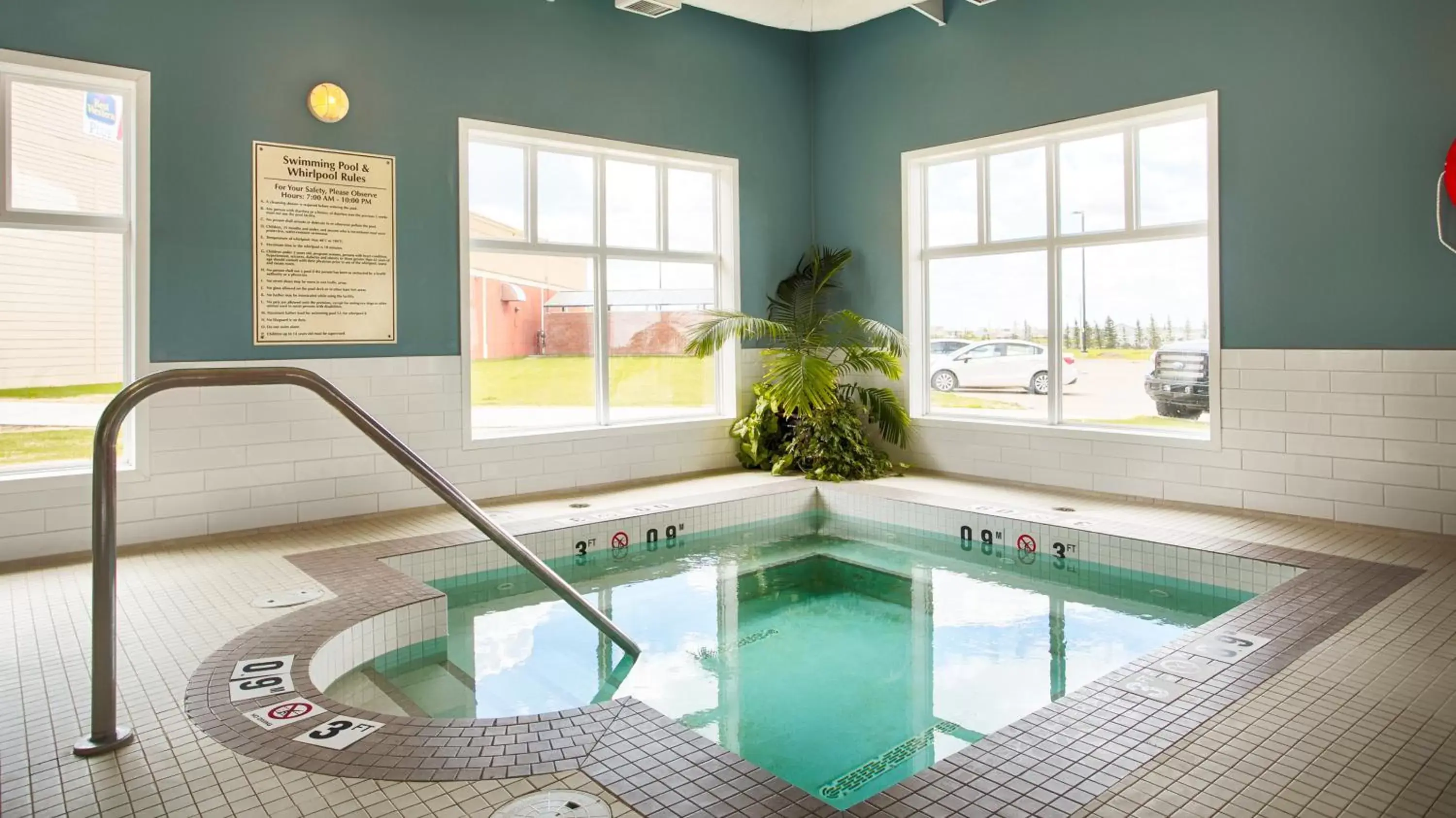 Hot Tub, Swimming Pool in Camrose Resort Casino