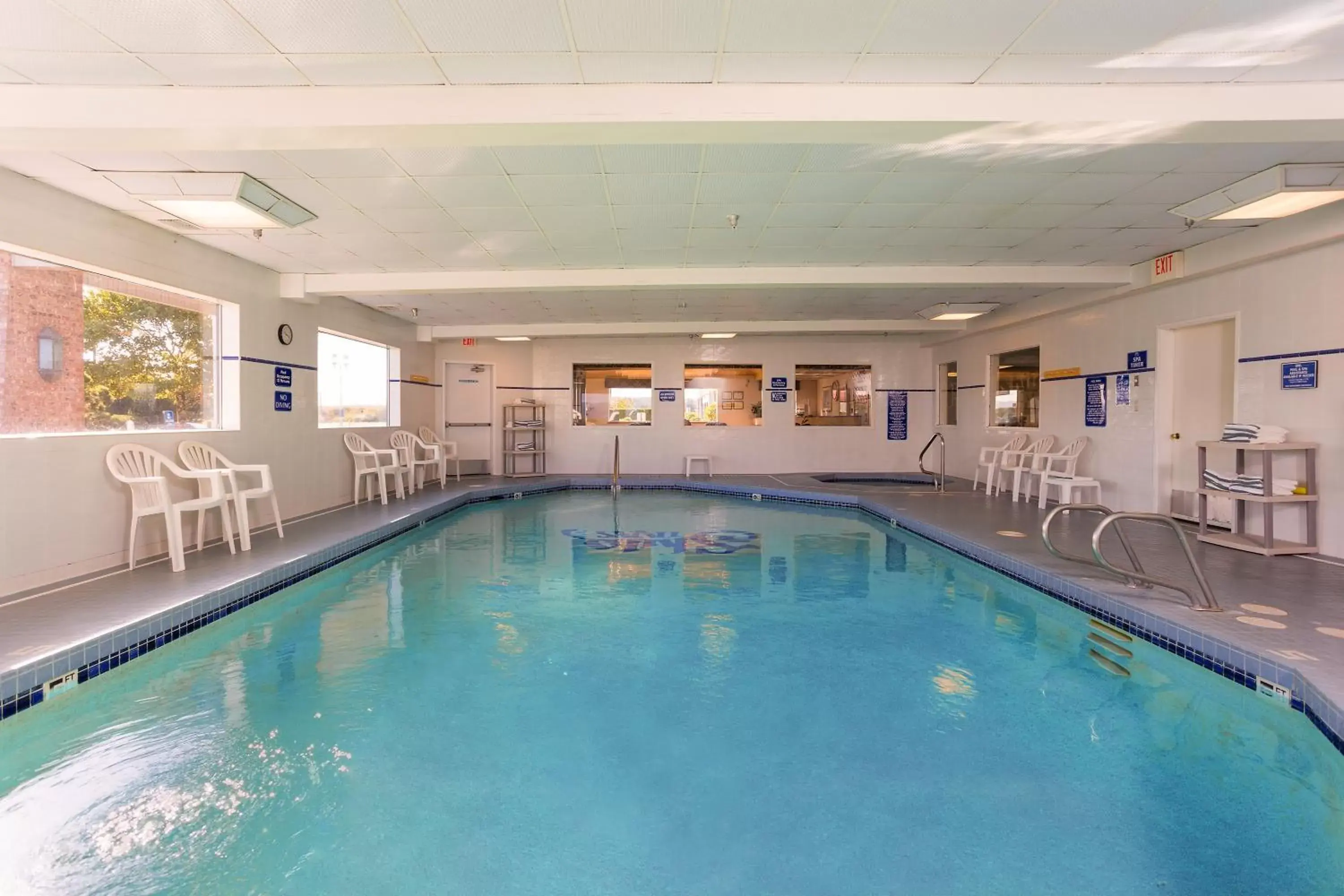 Spring, Swimming Pool in Shilo Inn Suites Warrenton