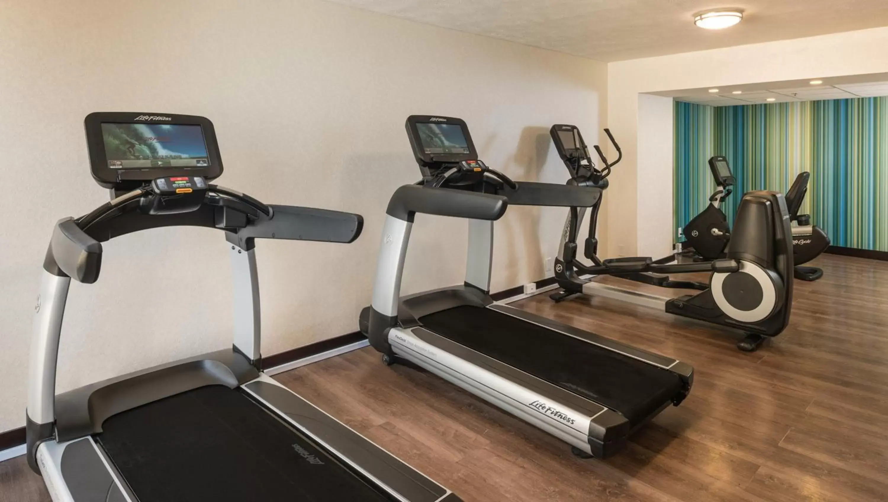 Spa and wellness centre/facilities, Fitness Center/Facilities in Holiday Inn Express & Suites Springfield, an IHG Hotel