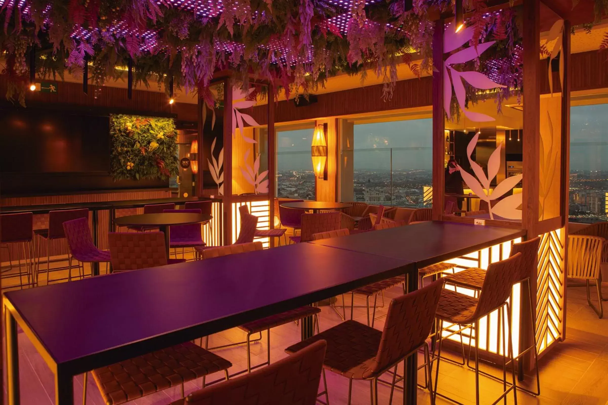 Lounge or bar in Riu Plaza España