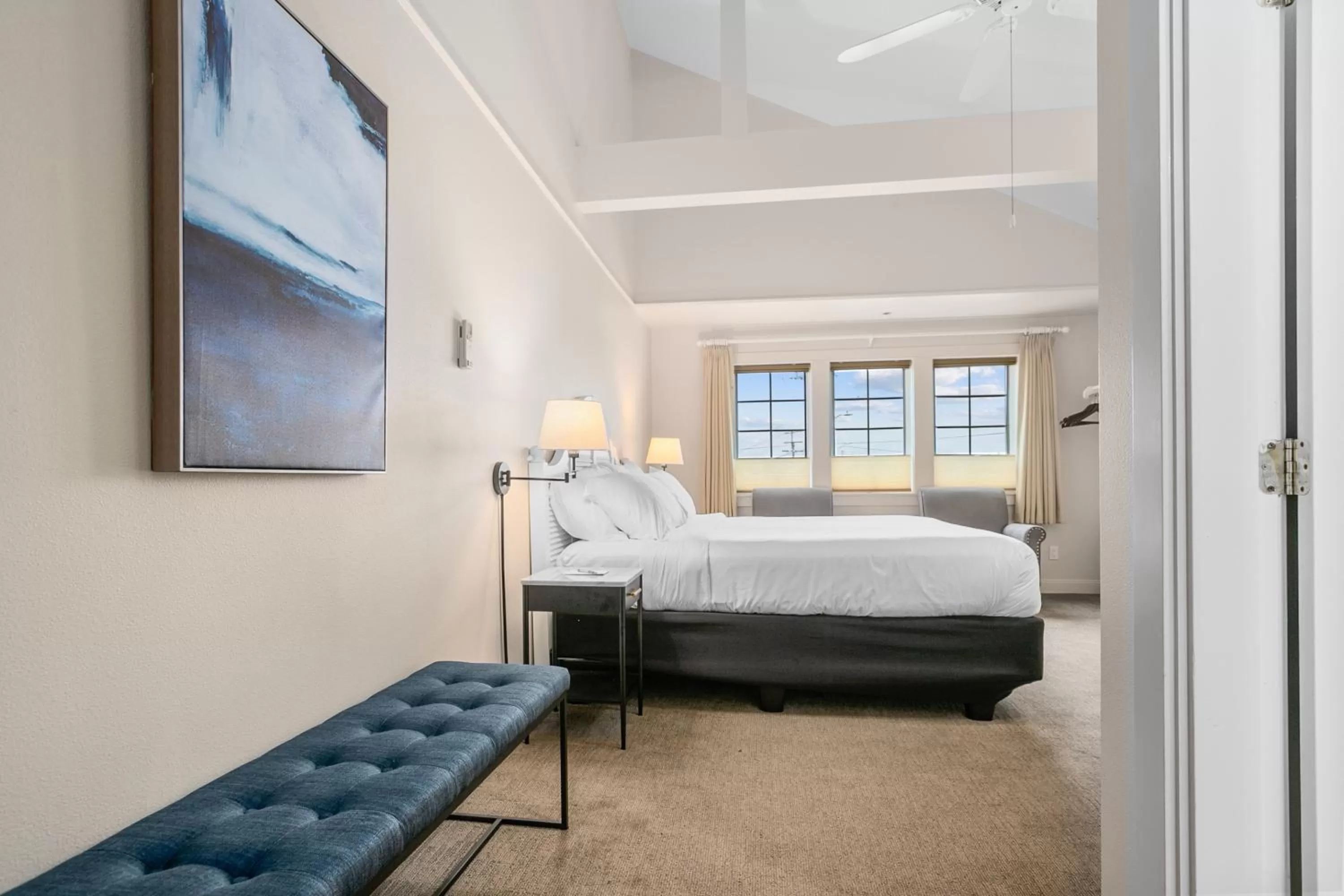 Bedroom, Bed in Saratoga Inn