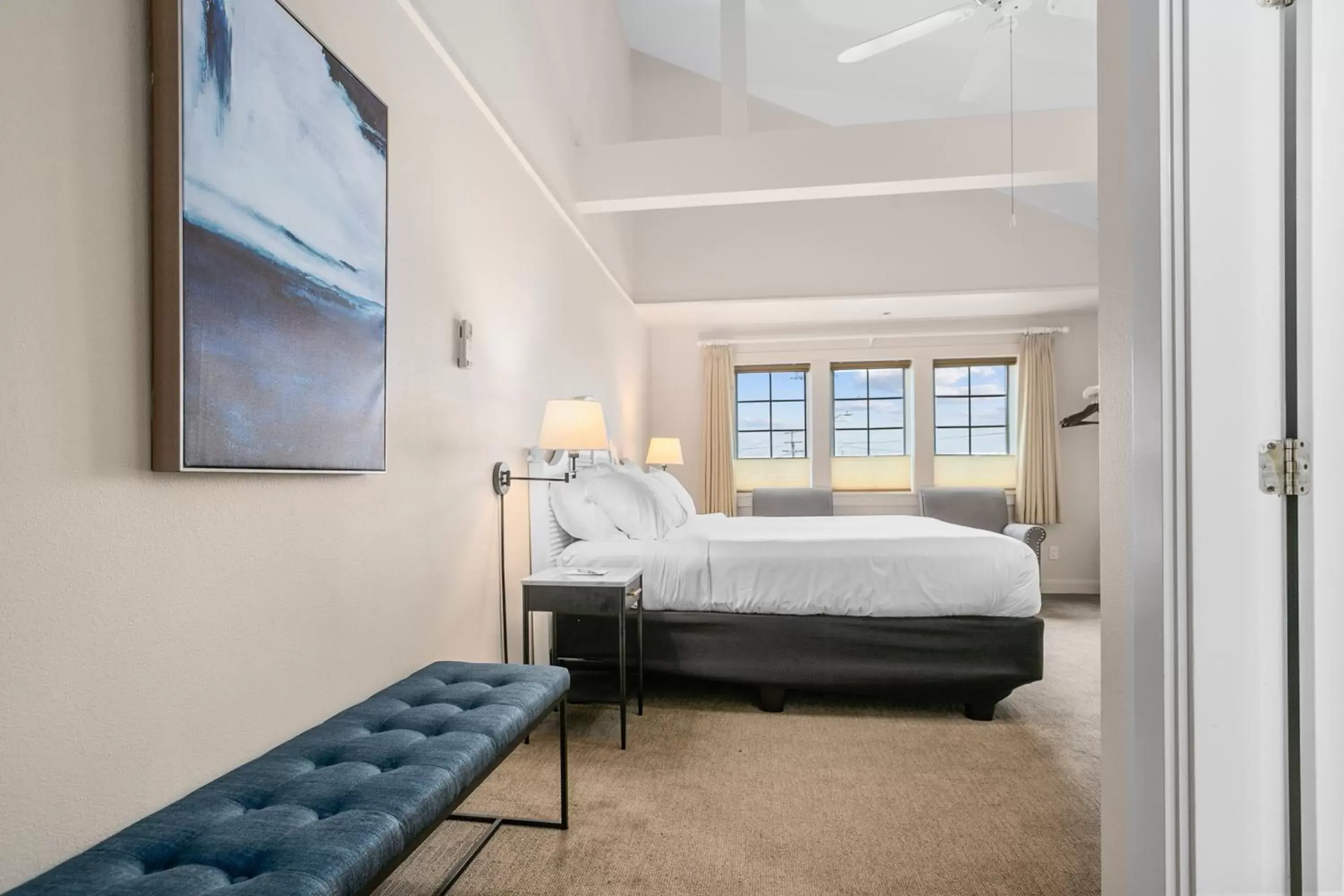 Bedroom, Bed in Saratoga Inn
