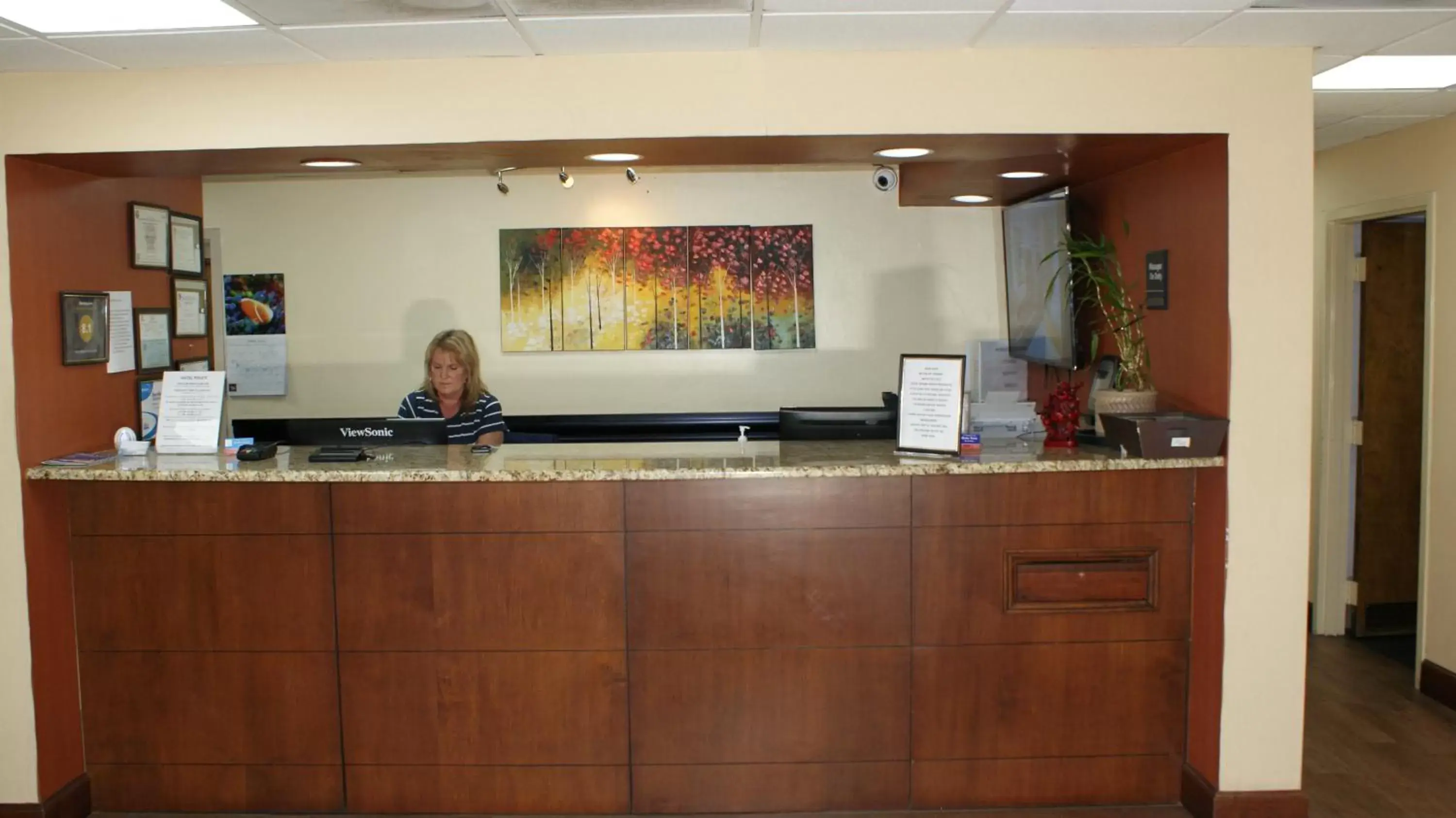 Lobby/Reception in Home Town Inn & Suites