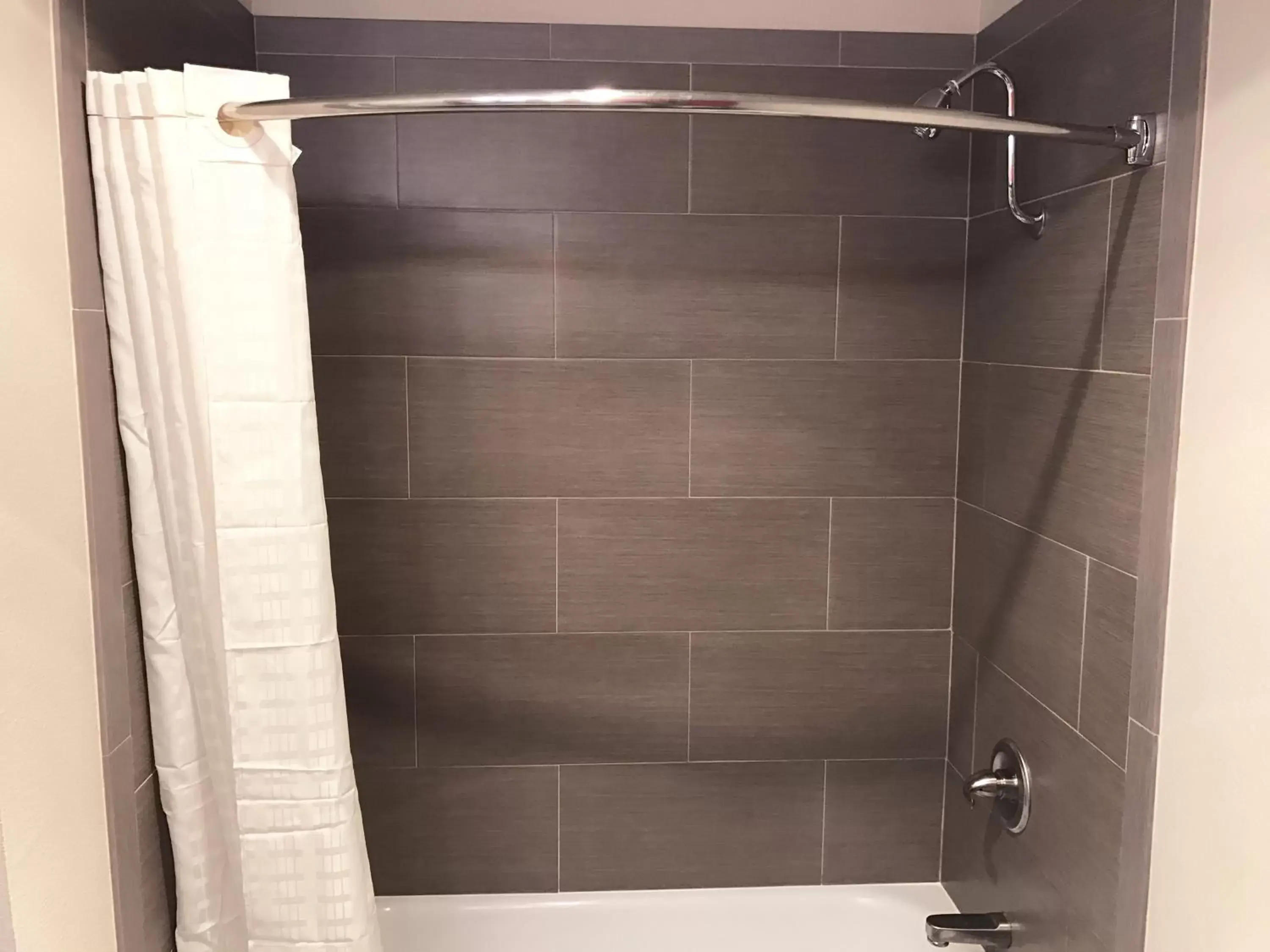 Shower, Bathroom in Coast Inn at Lake Hood