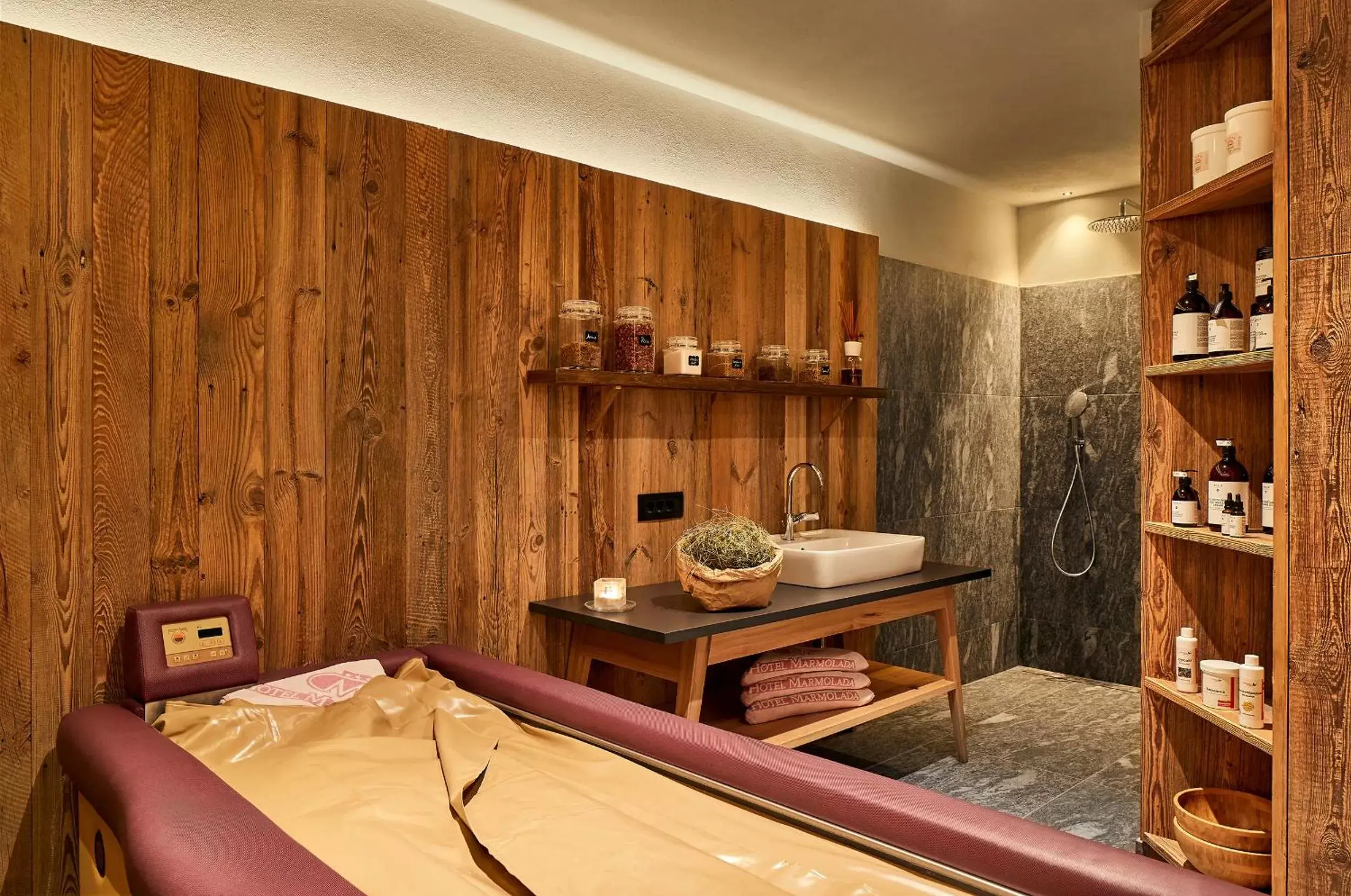 Spa and wellness centre/facilities in Hotel Marmolada