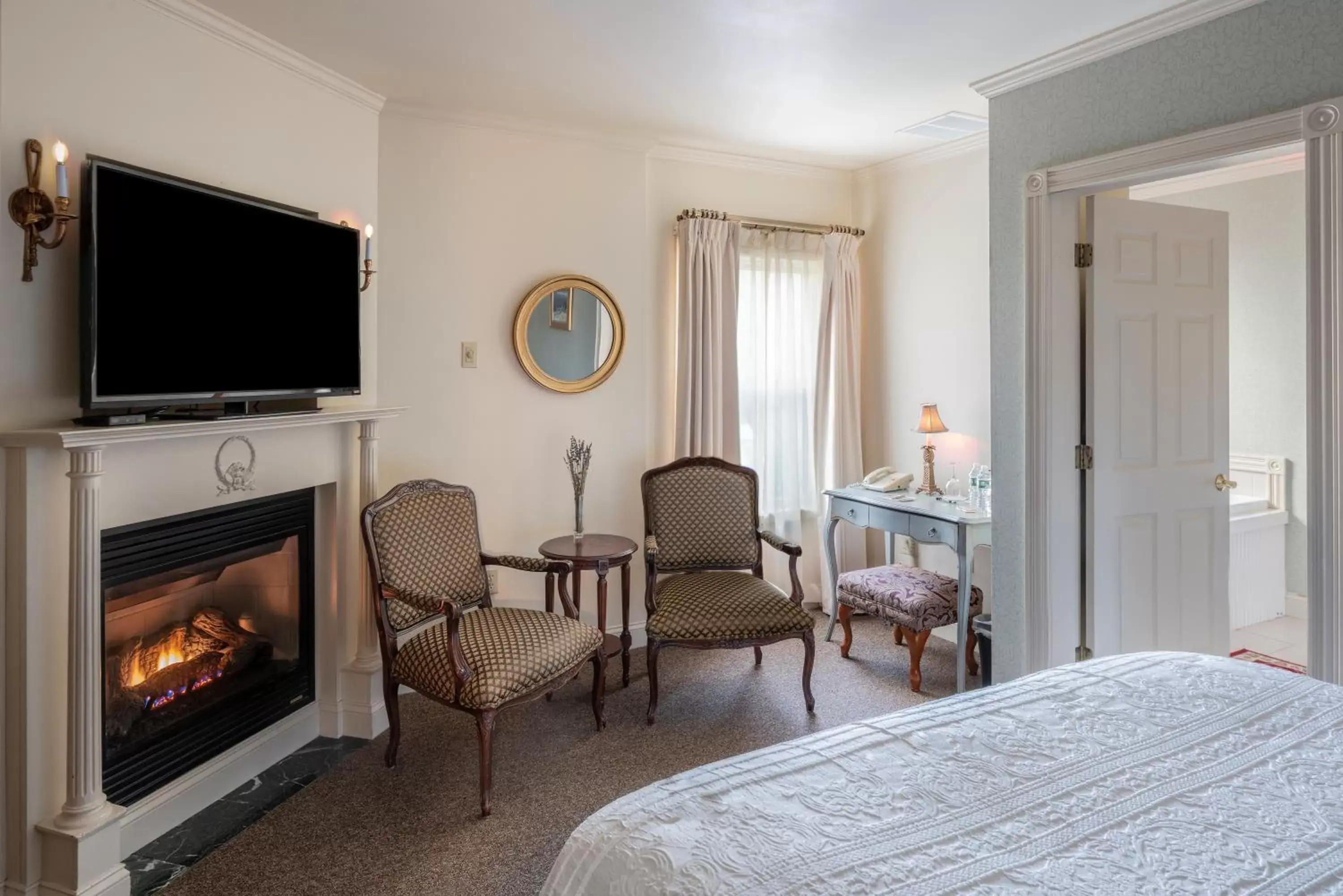 Photo of the whole room, Bed in The Inn at Thorn Hill Photo of the whole room, Bed in The Inn at Thorn Hill