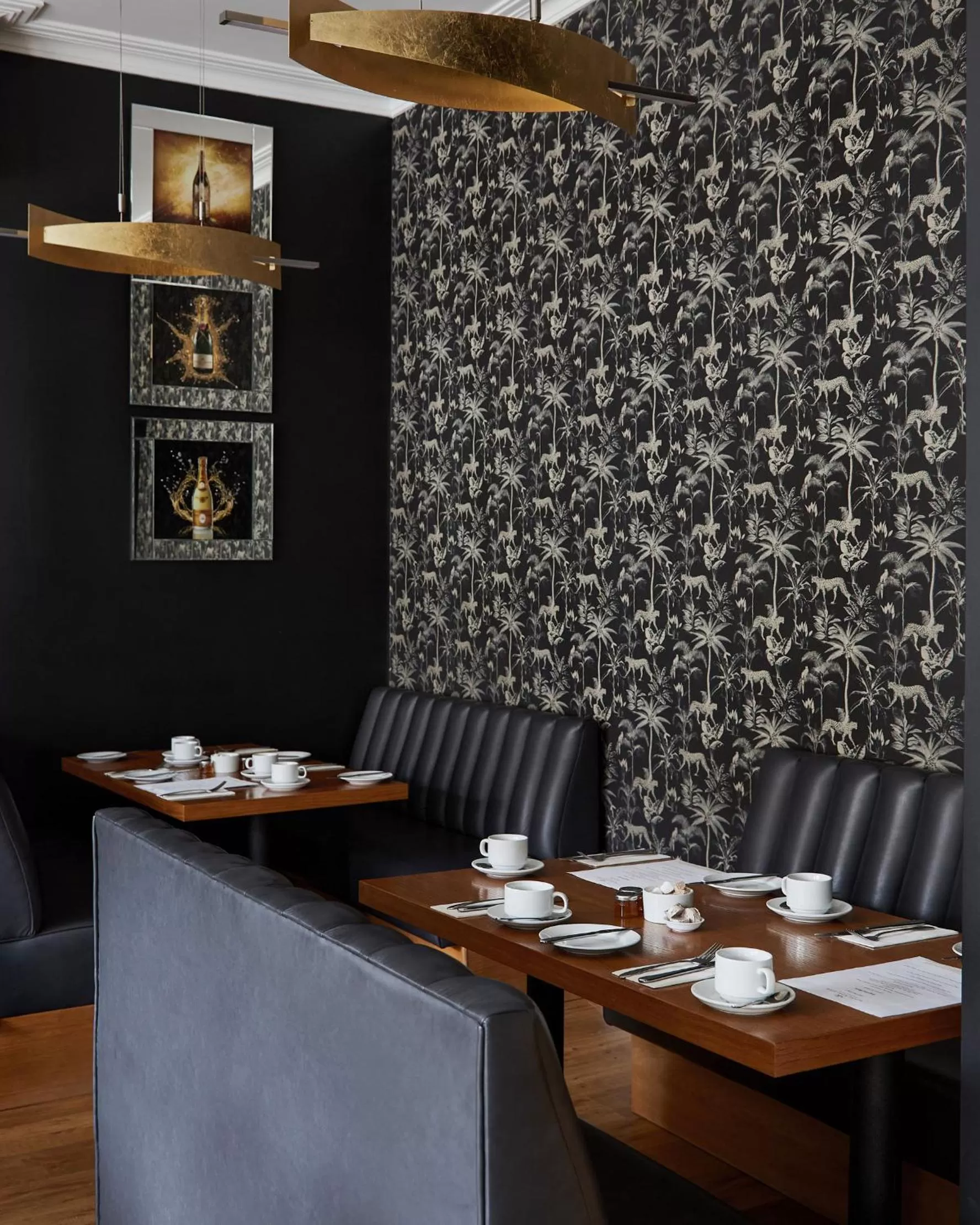 Restaurant/places to eat in The Royal Adelaide Hotel