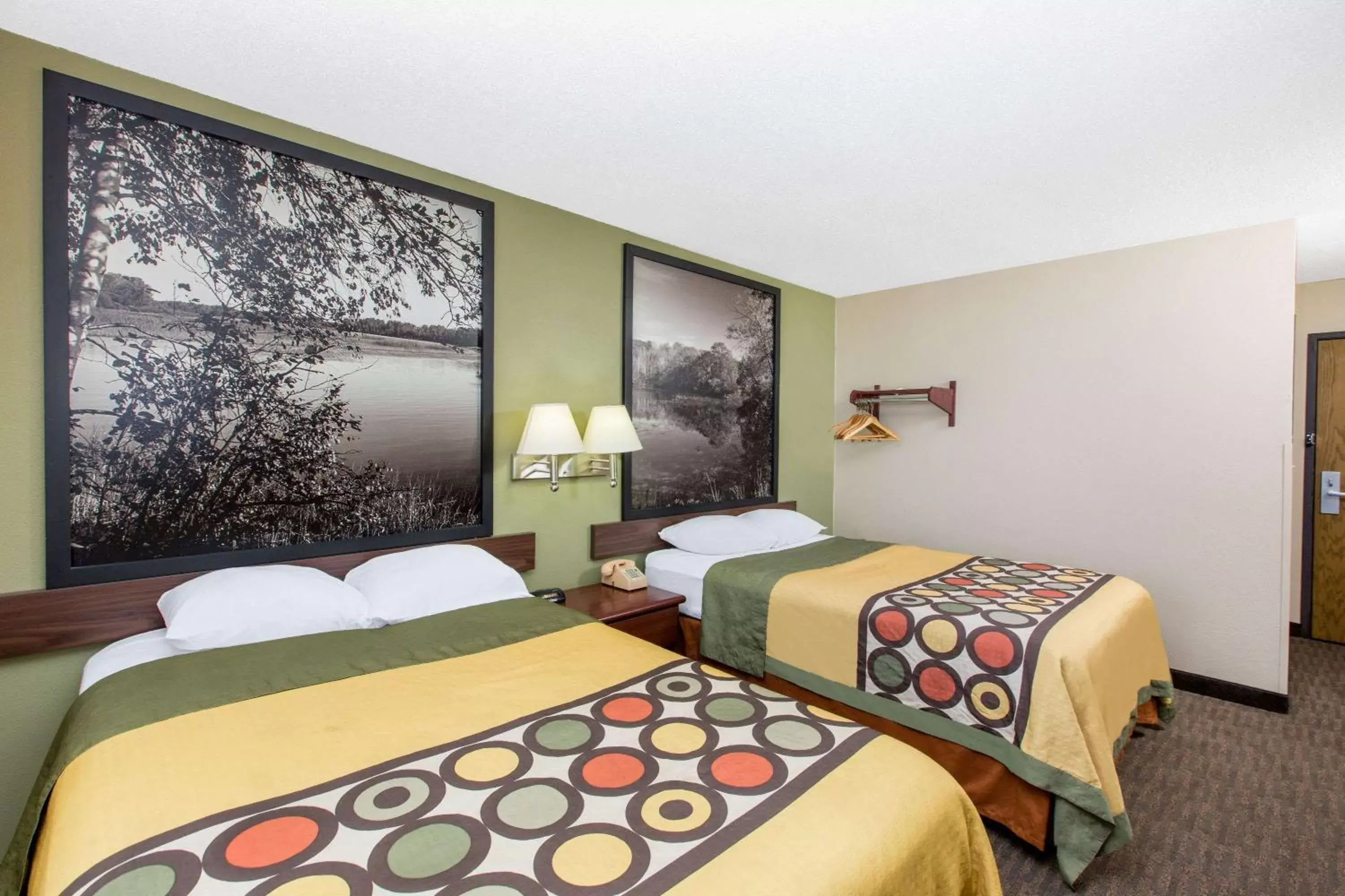 Photo of the whole room, Bed in Super 8 by Wyndham Fairmont