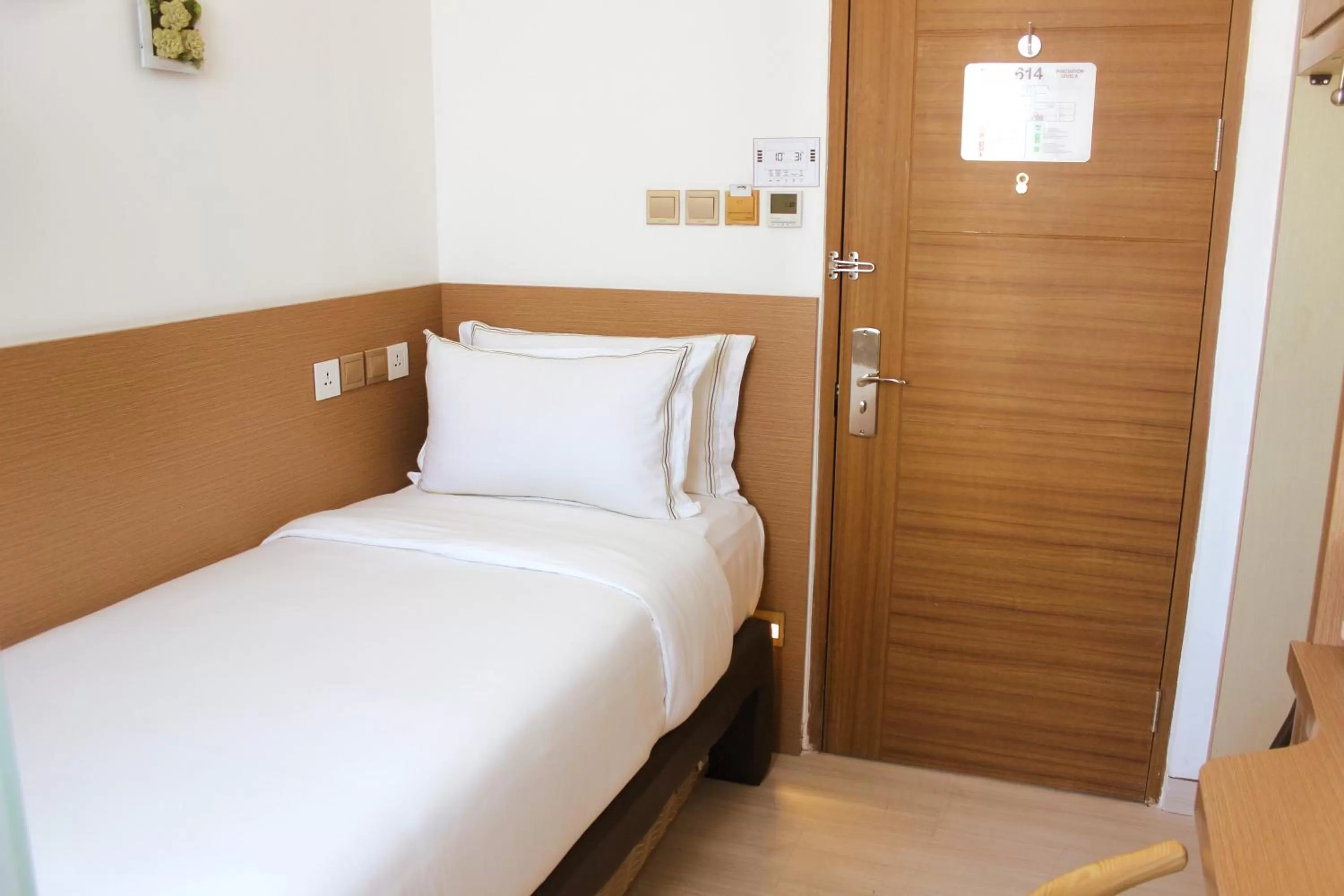 Standard Single Room in Heef Hotel