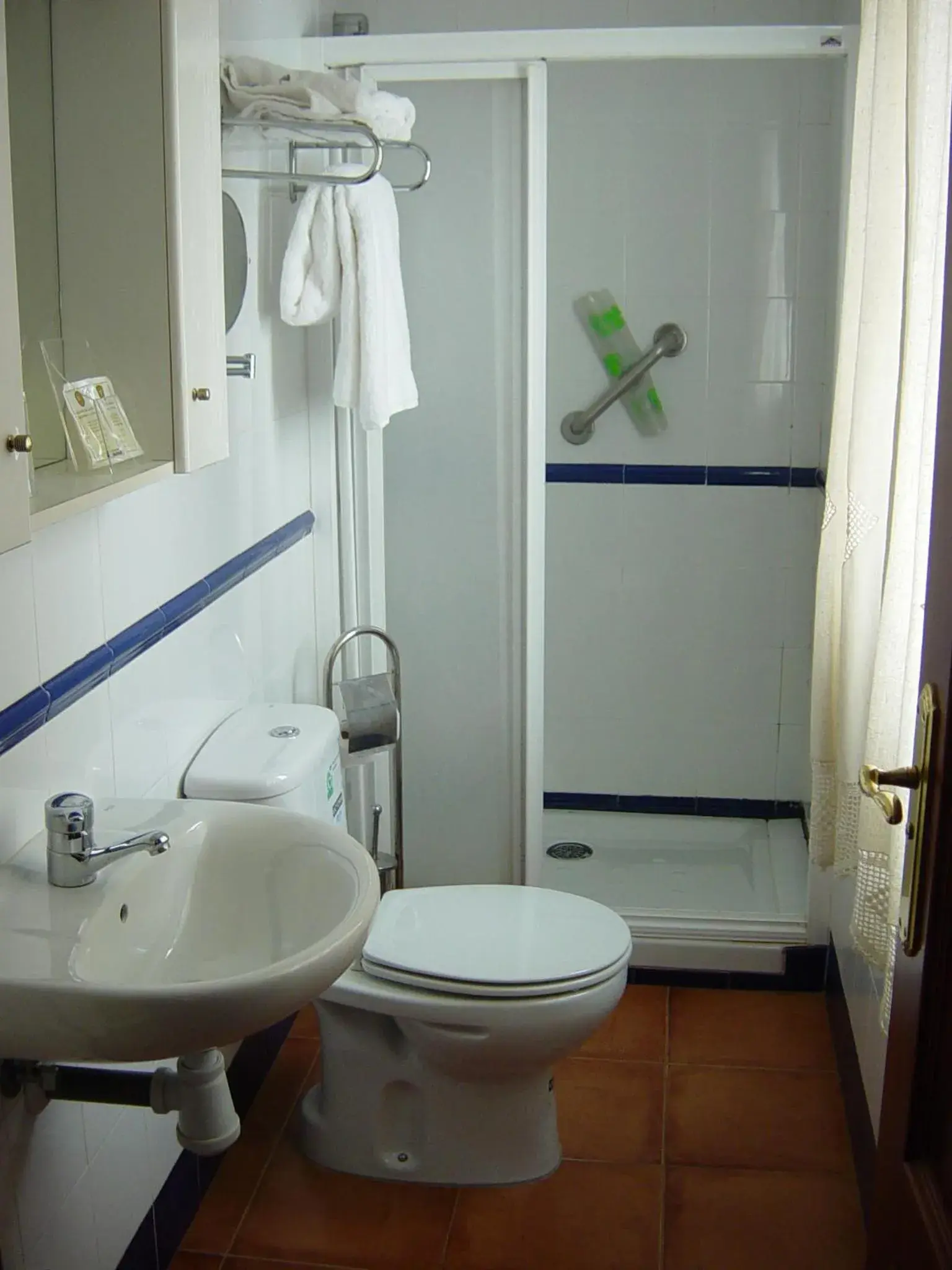 Bathroom in Hostal Colon Antequera