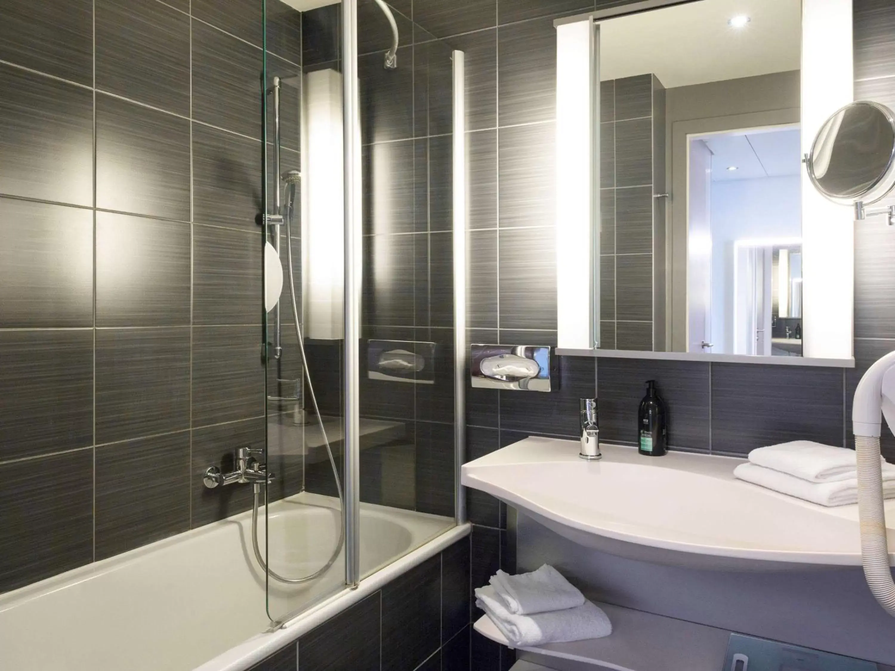 Photo of the whole room, Bathroom in Aparthotel Adagio Basel City