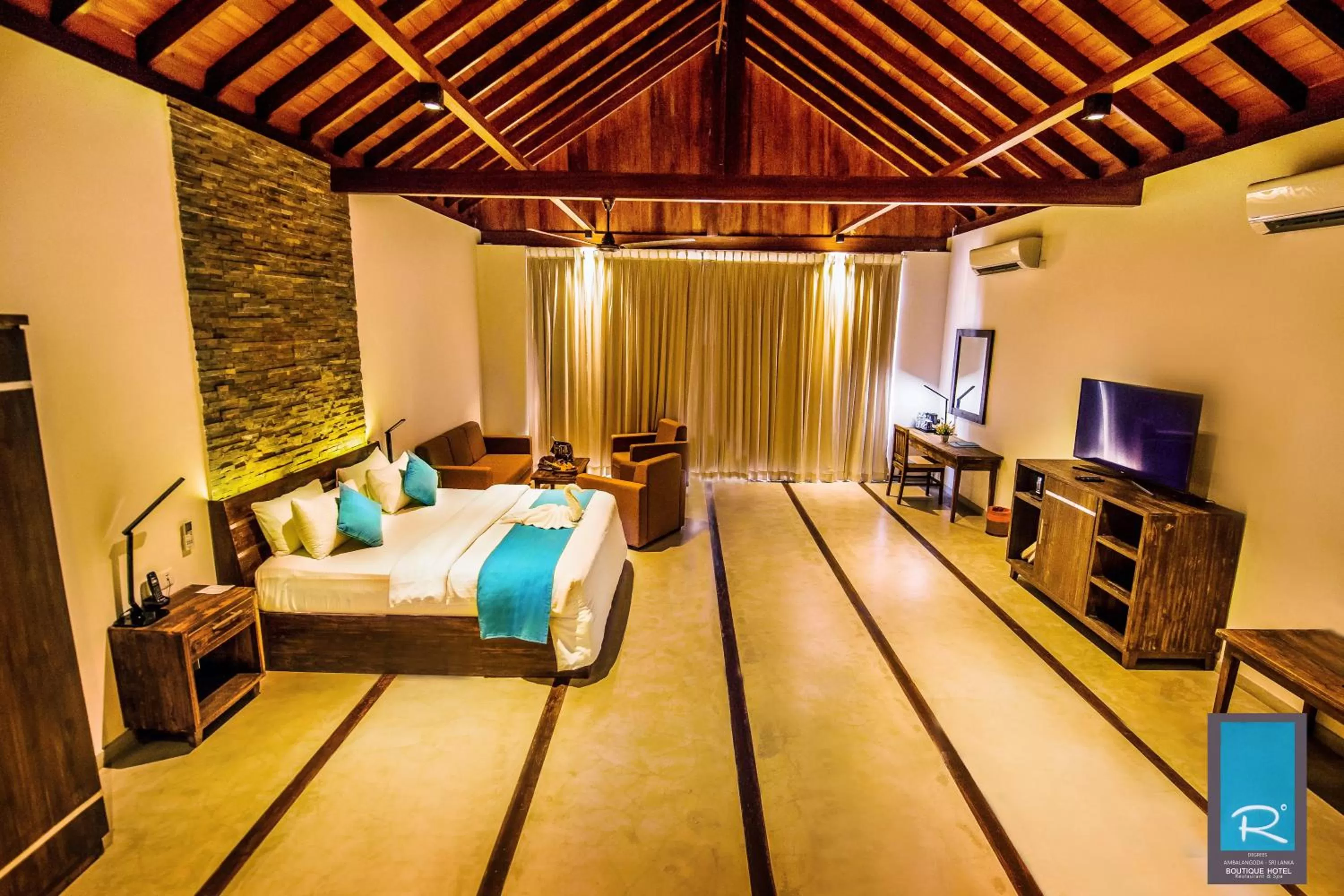 Sea view, Bed in R Degrees Boutique Hotel & Spa