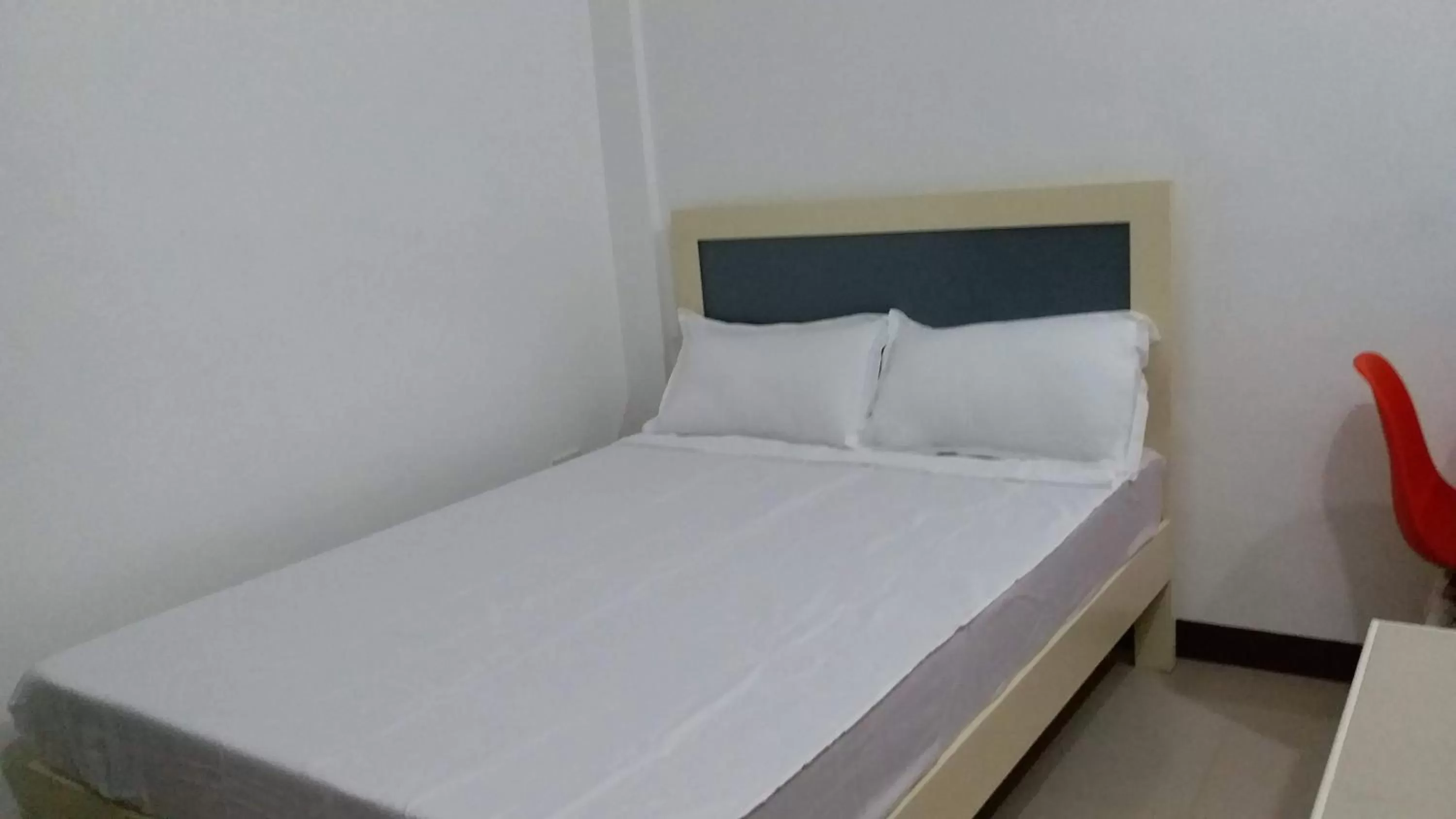 Bed in Clark-Pad Inn, Angeles City