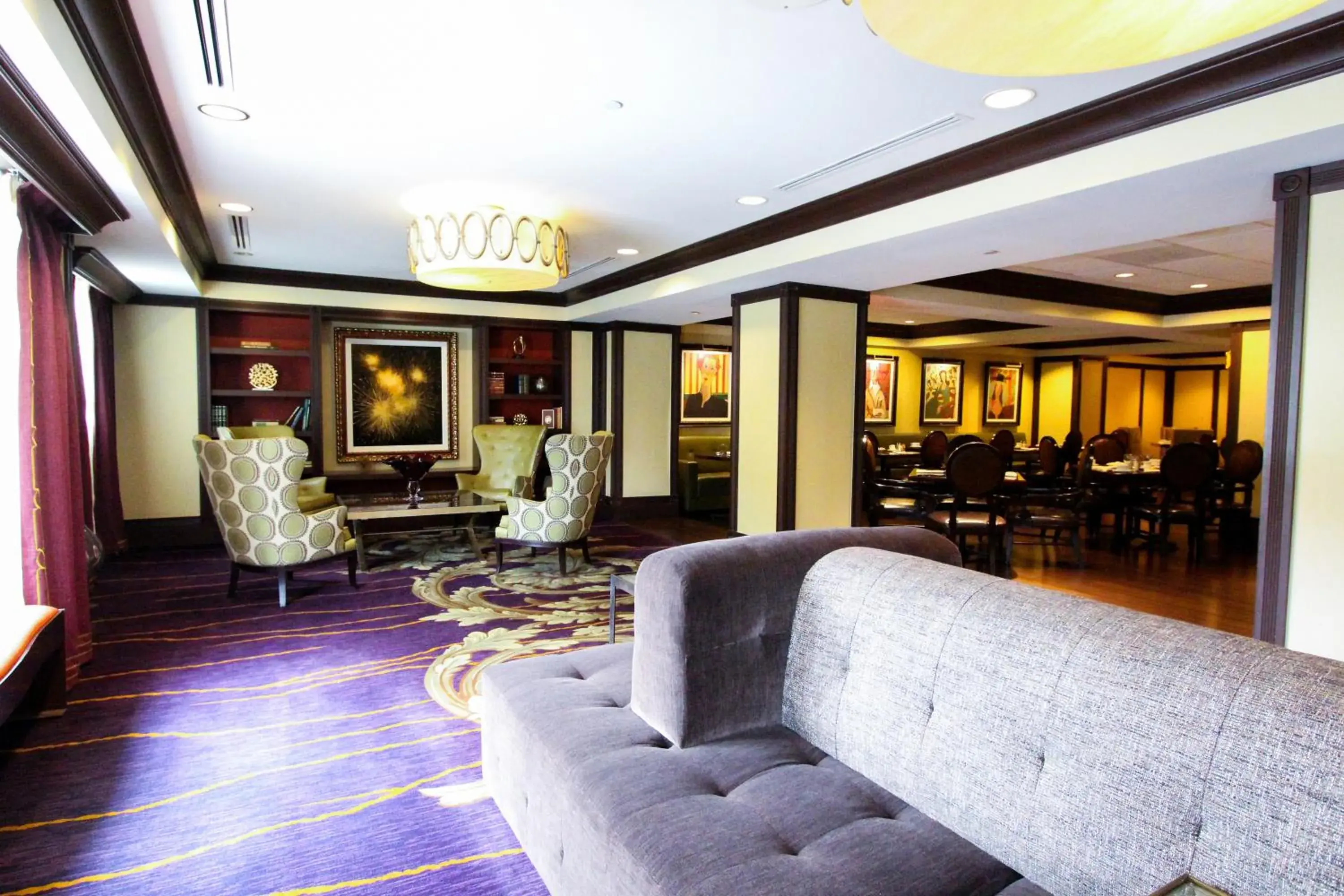 Lounge or bar in The Churchill Hotel Near Embassy Row