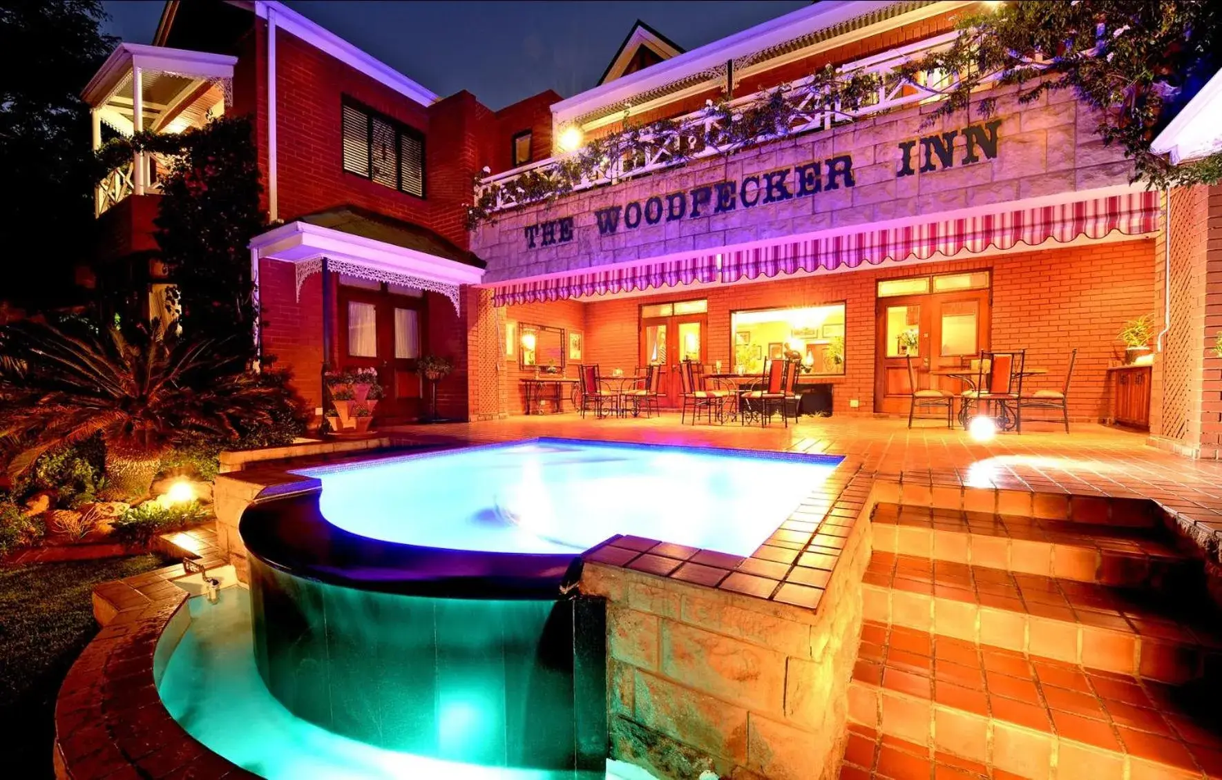 Facade/entrance, Swimming Pool in The Woodpecker Inn