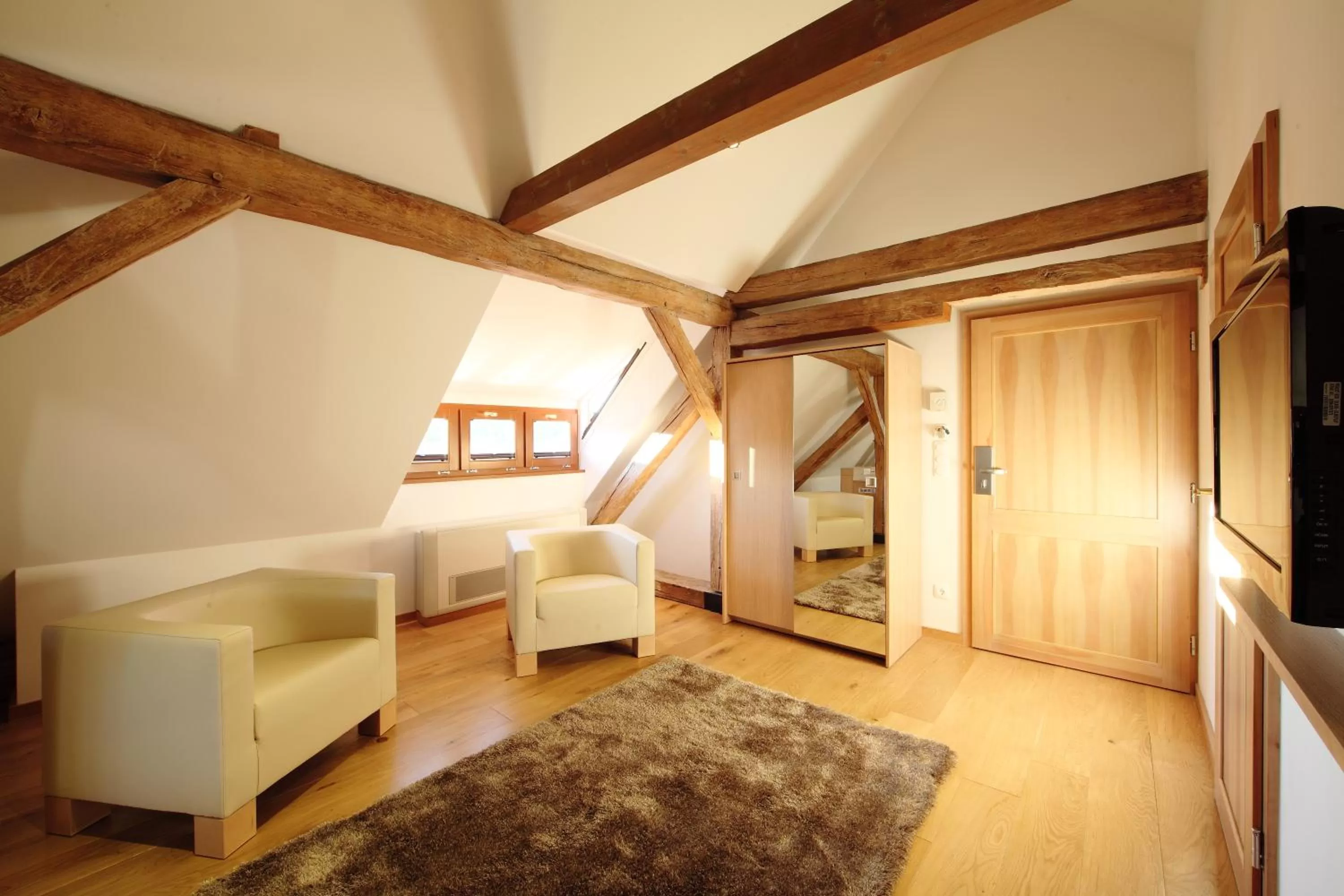 Seating area, Bed in Hotel Historia Malomkert