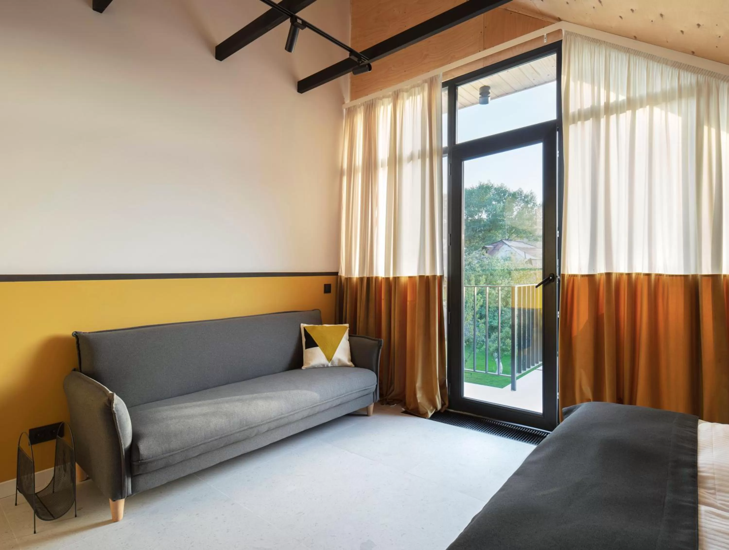 Seating area, Bed in Major's House Hotel