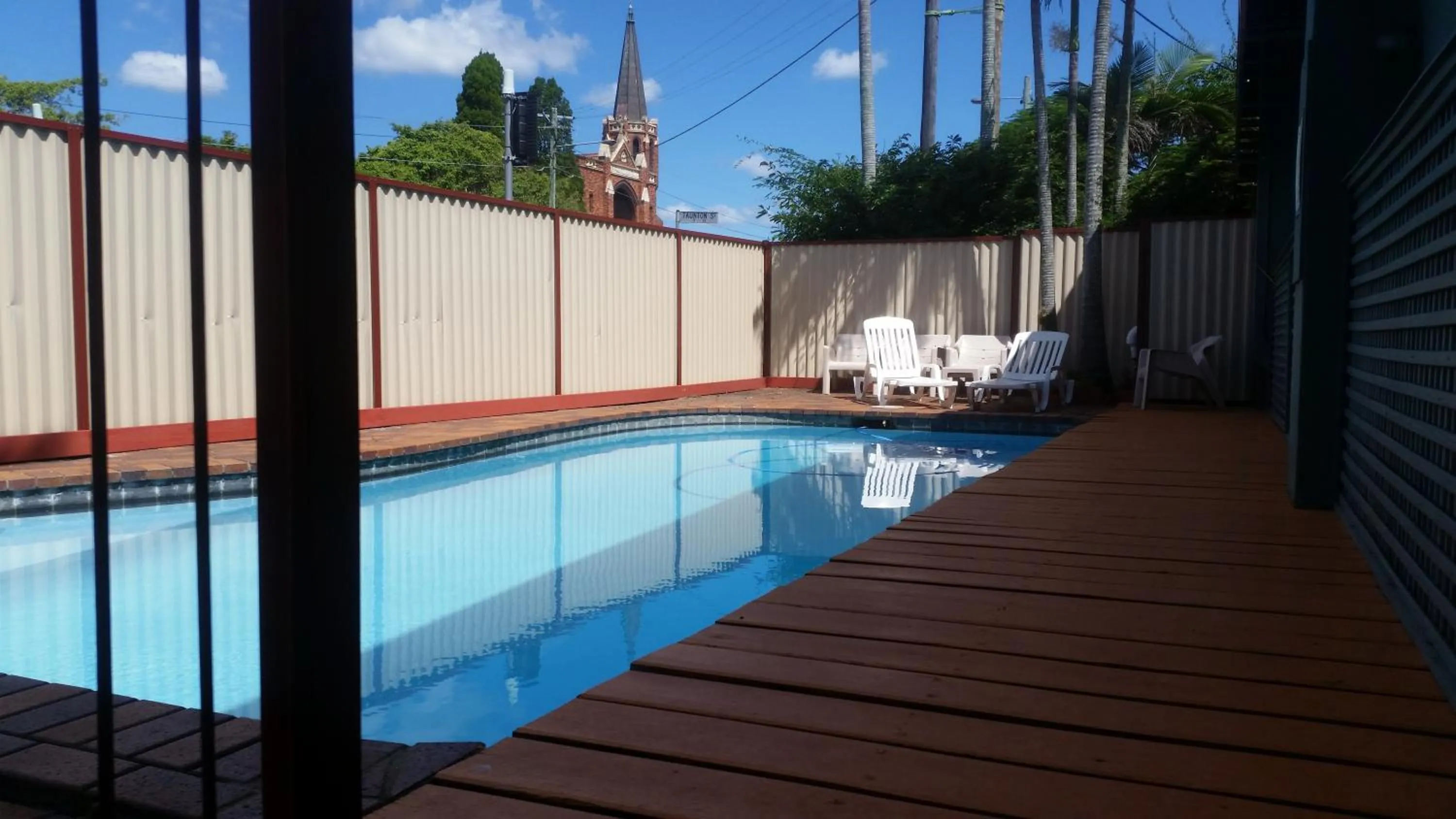 Swimming pool in Annerley Motor Inn