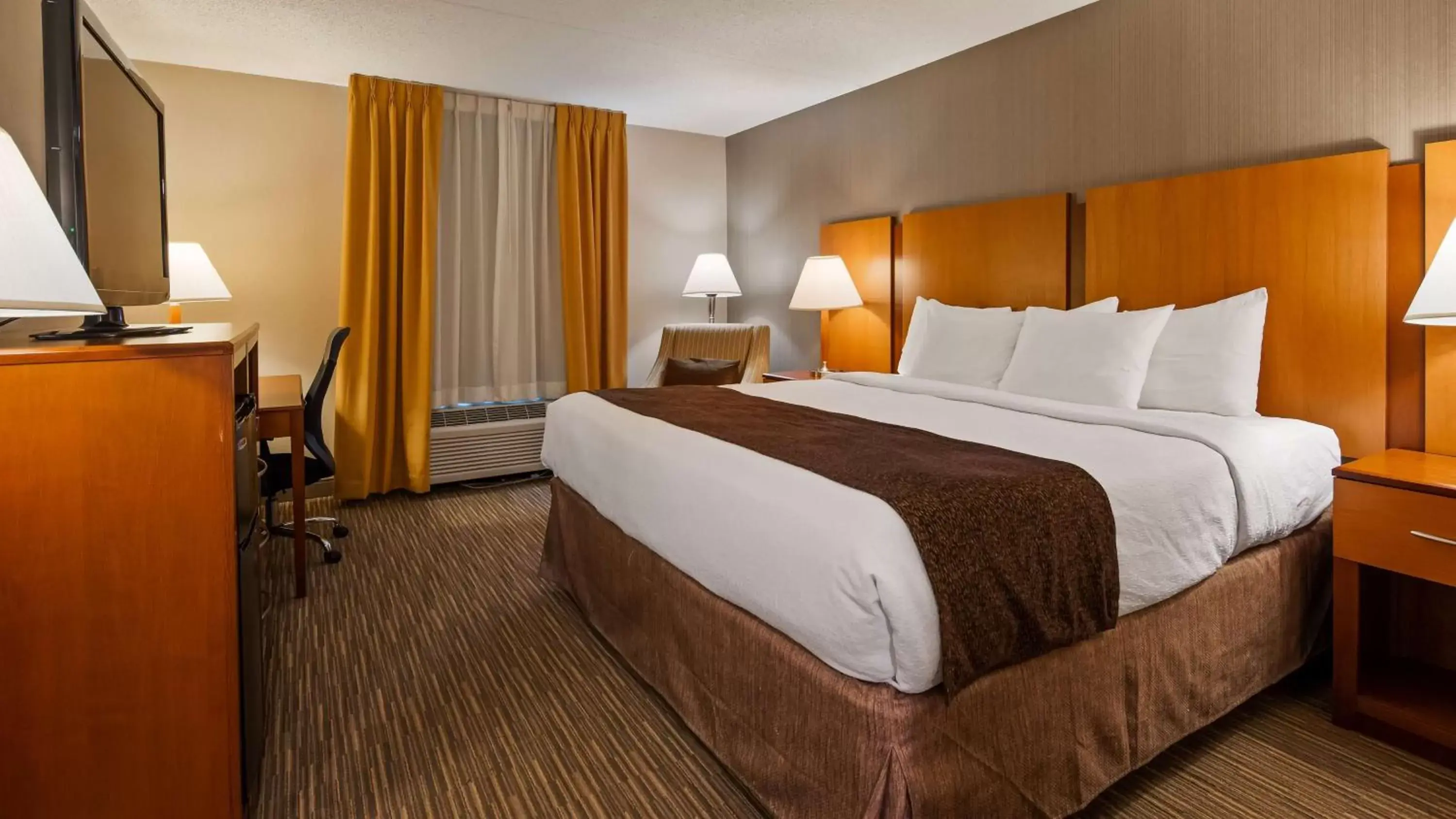 Photo of the whole room, Bed in Best Western La Plata Inn Photo of the whole room, Bed in Best Western La Plata Inn