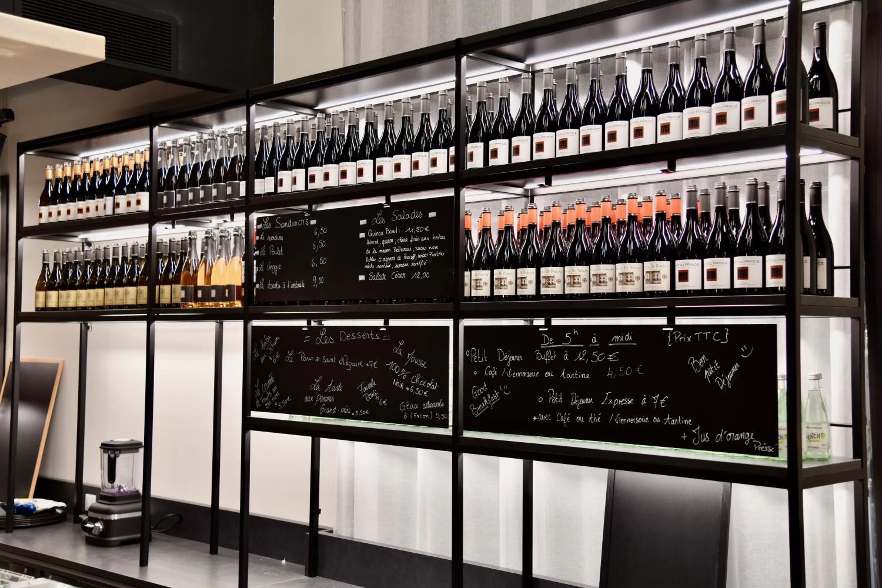 Restaurant/places to eat in ibis Styles Saint Nazaire Centre Gare