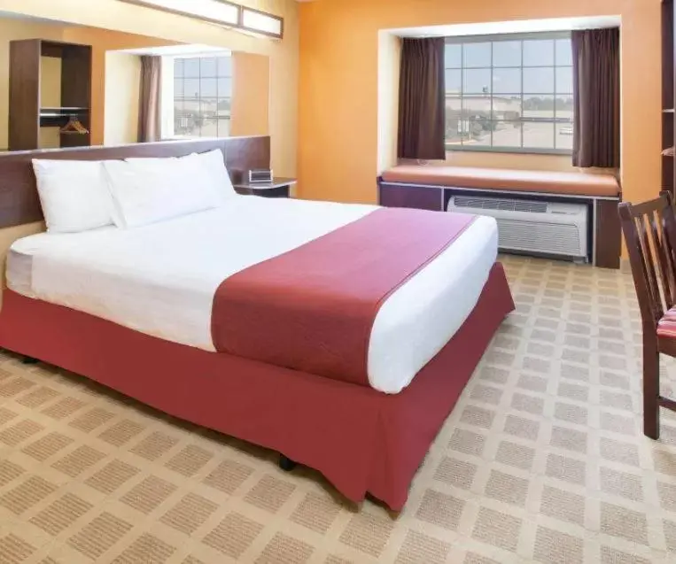 Bedroom, Bed in Microtel Inn by Wyndham Stillwater