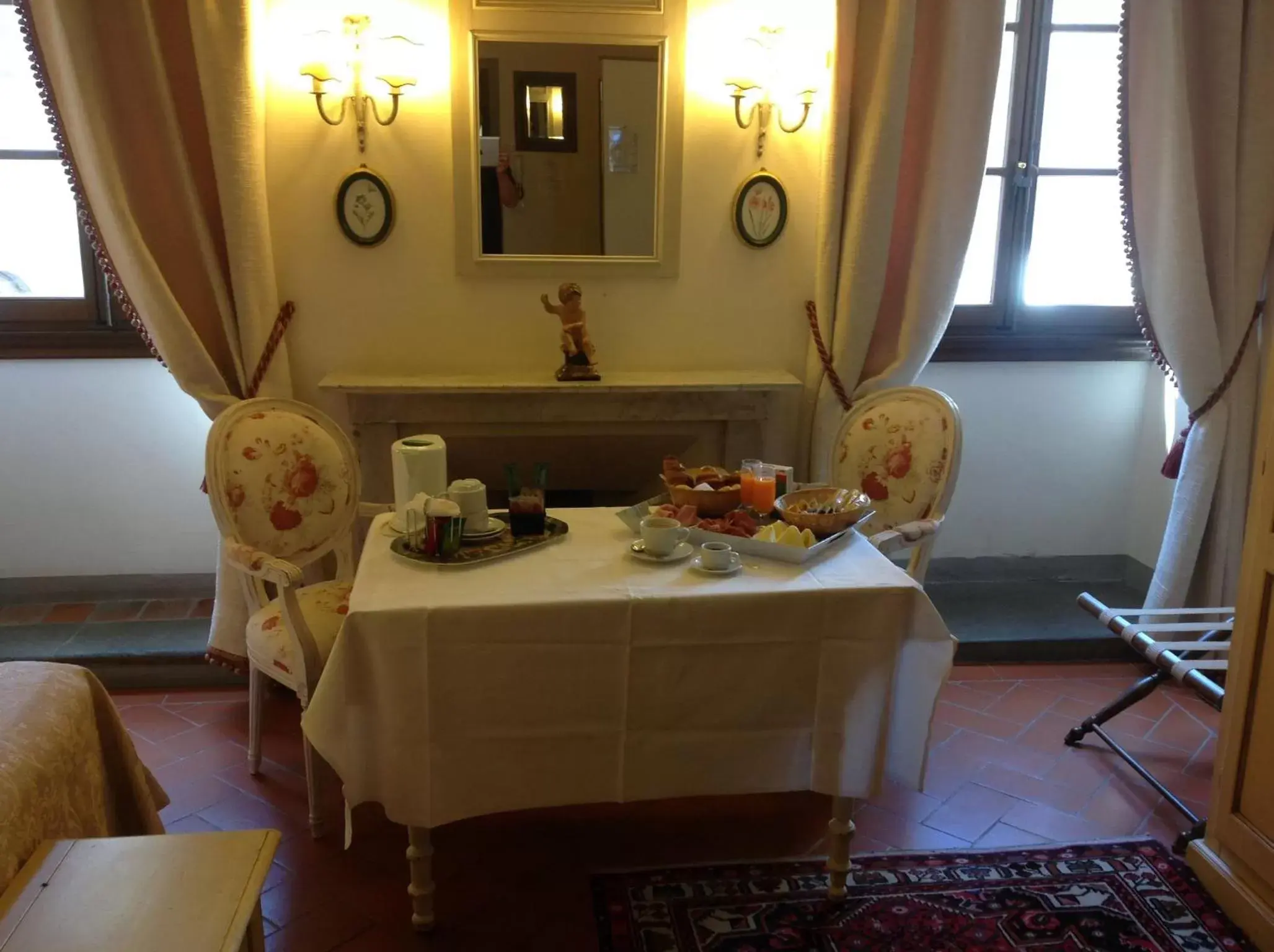 TV and multimedia, Restaurant/Places to Eat in La Casa Del Garbo - Luxury Rooms & Suite