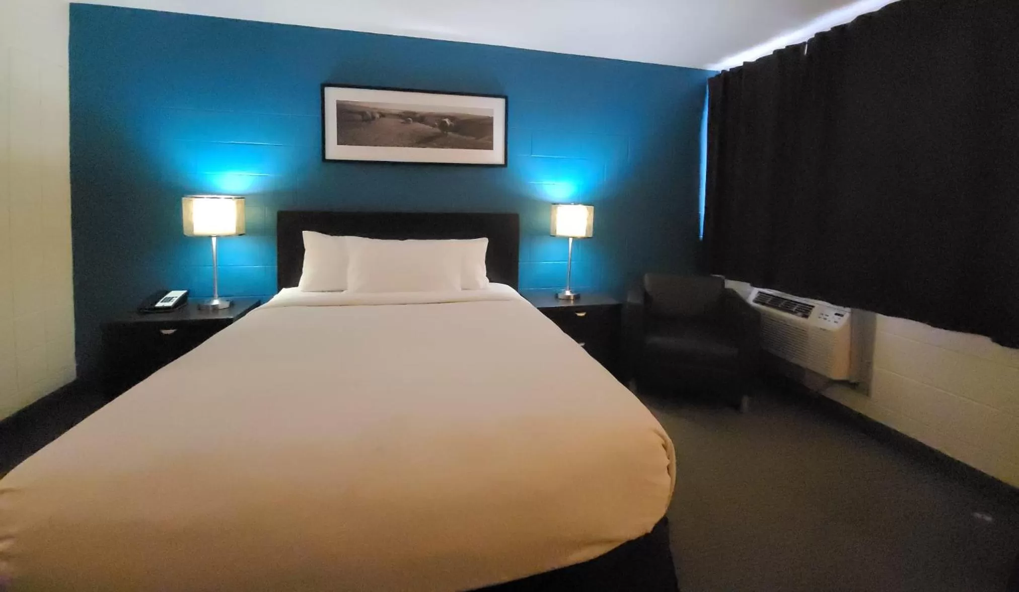 Bed in Roadking Inns Motel