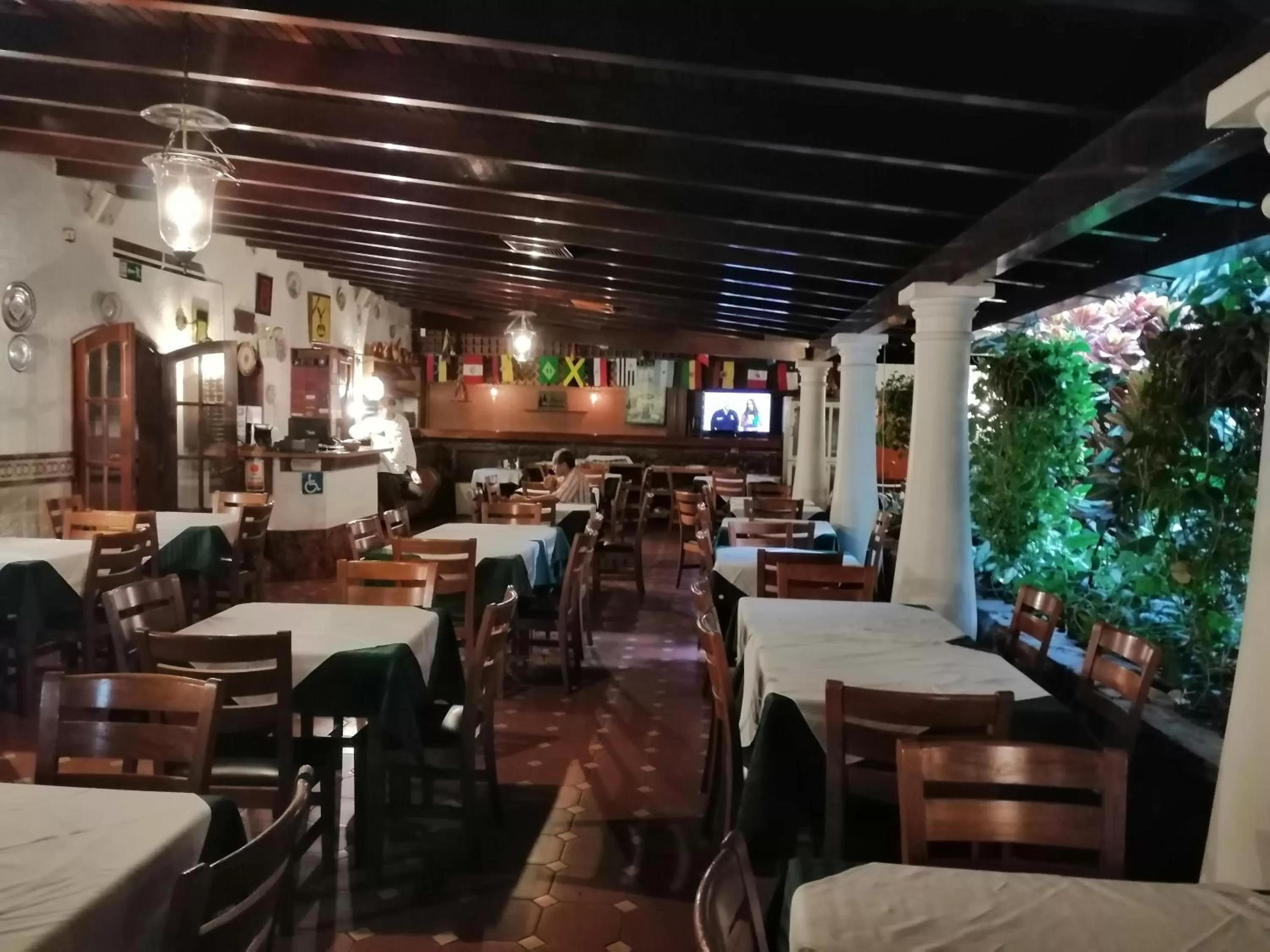 Restaurant/places to eat in Hotel El Arroyo