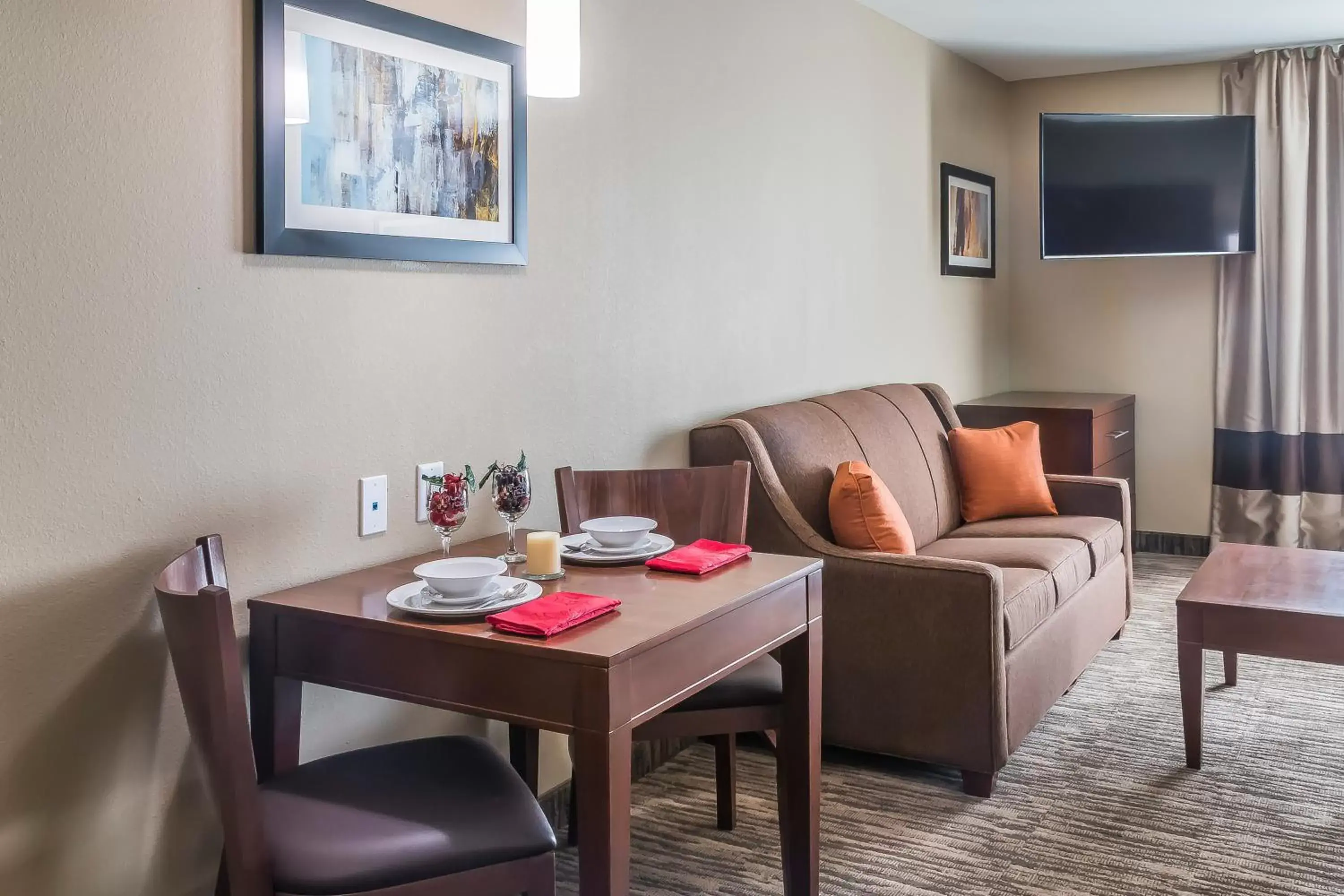 Seating area in MainStay Suites Edinburg