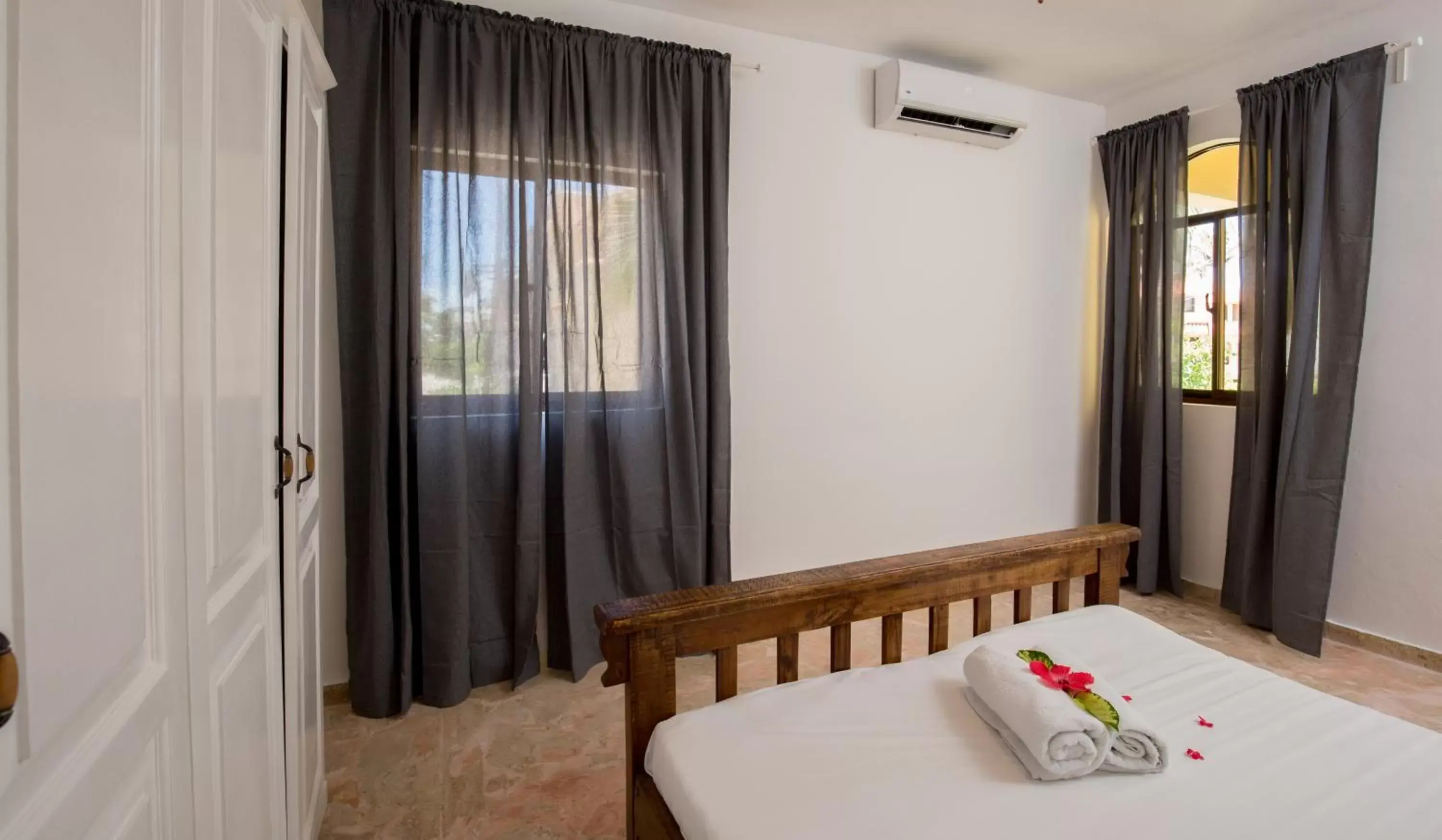 Bedroom, Bed in Los Corales Beach Village