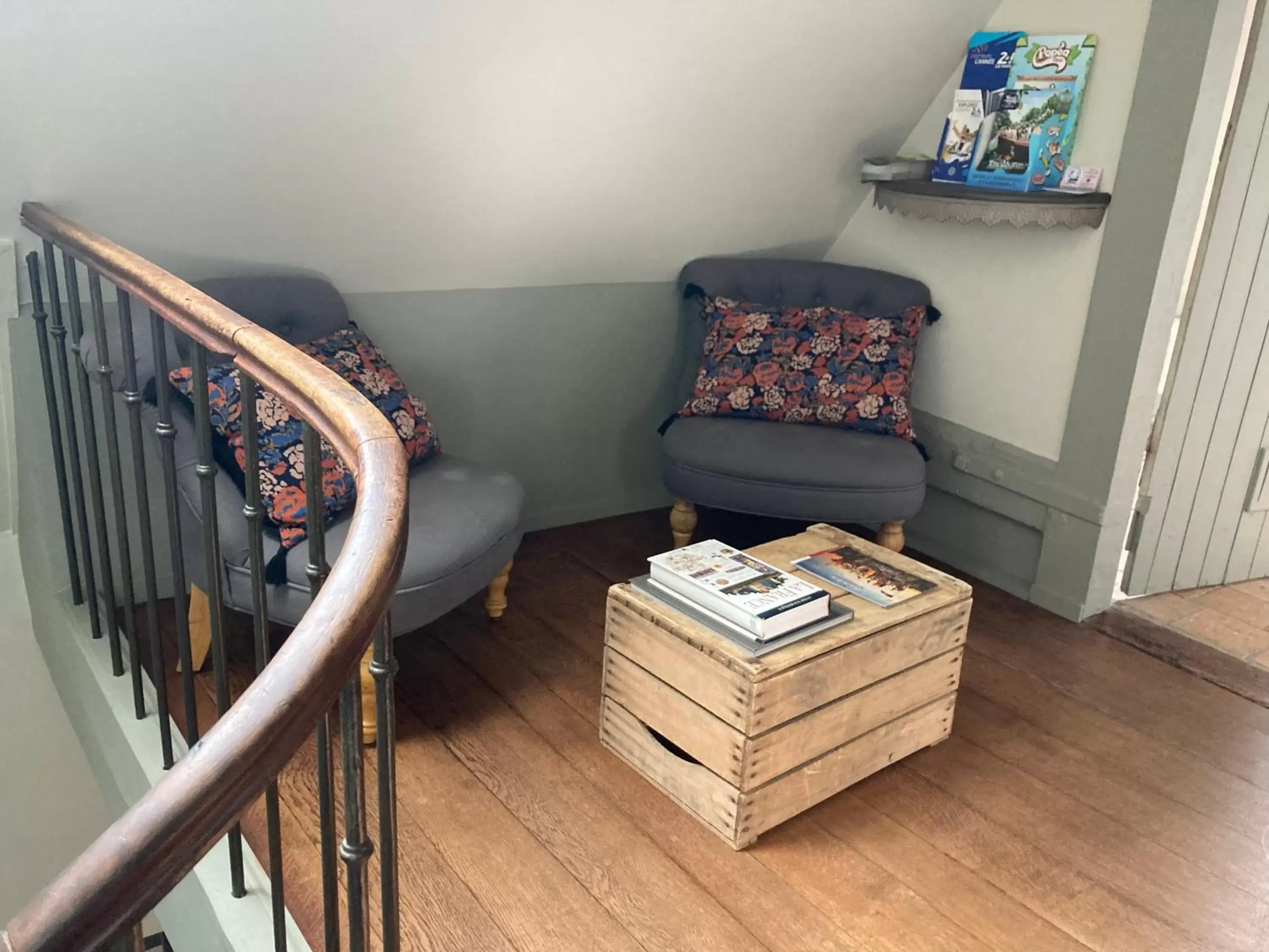 Seating Area in Chambre Capucine