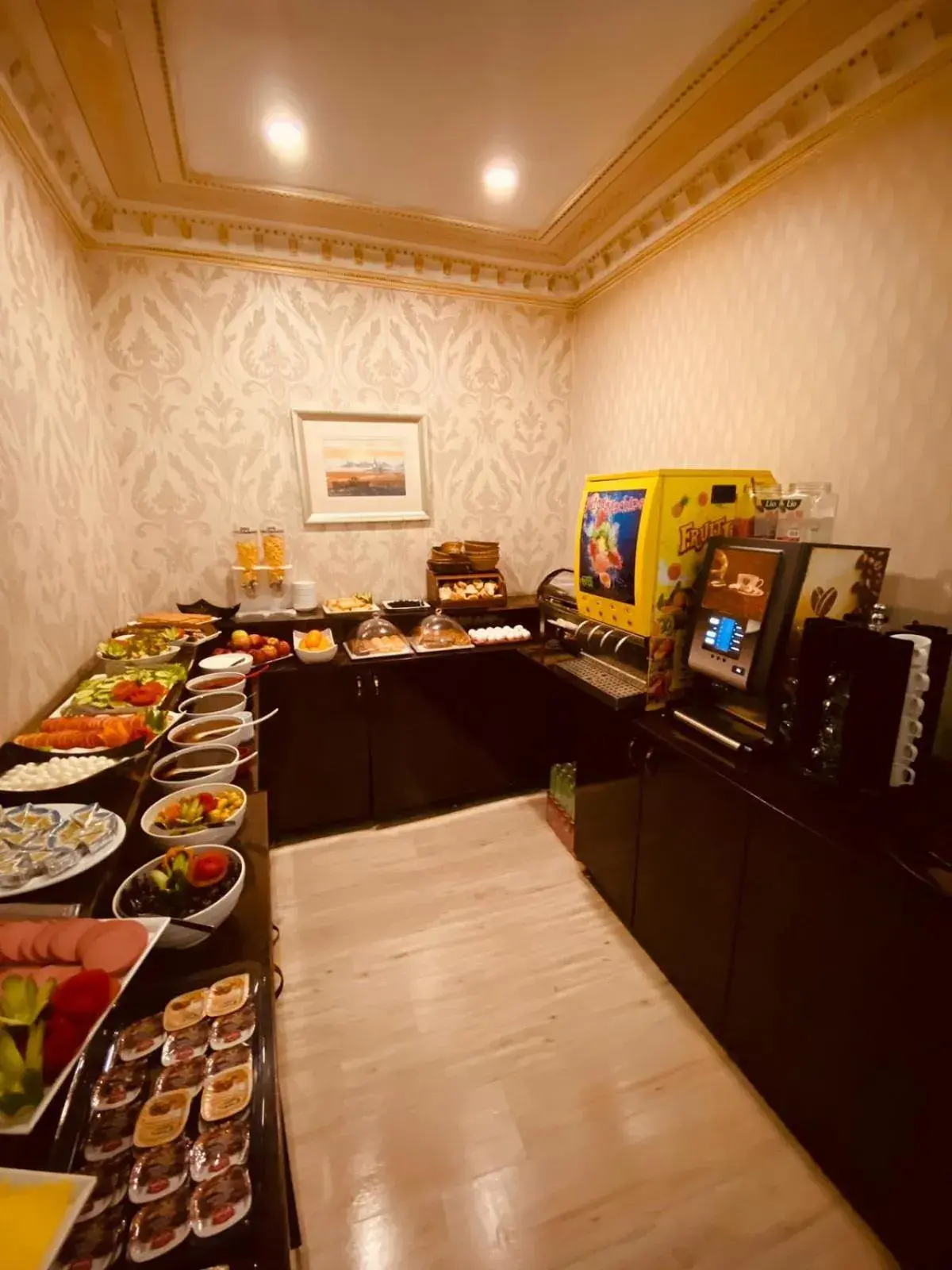 Breakfast, Restaurant/Places to Eat in Adora Hotel
