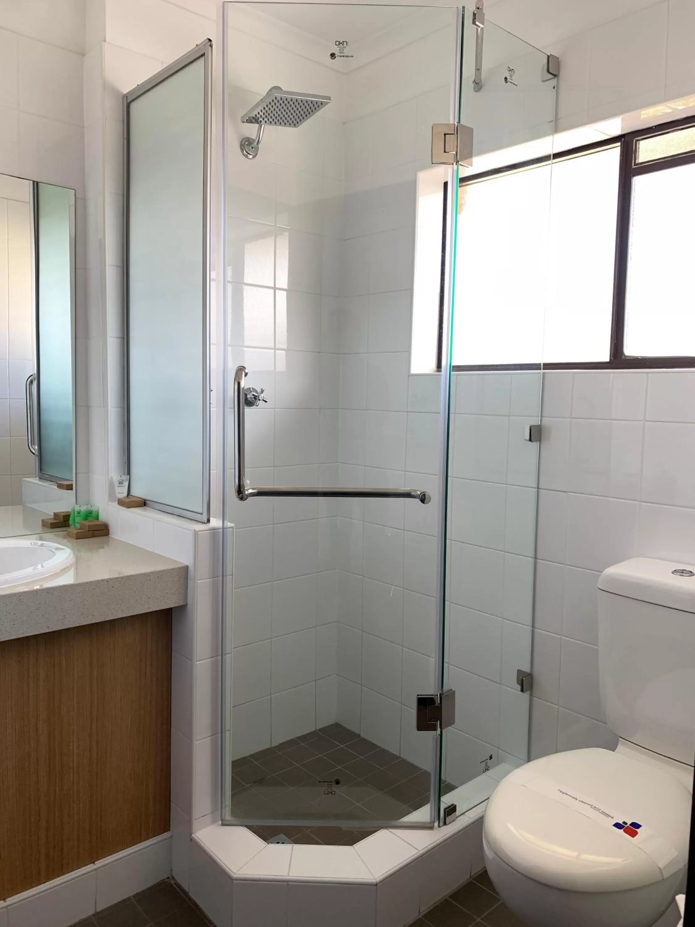 Bathroom in Mariners on the Waterfront